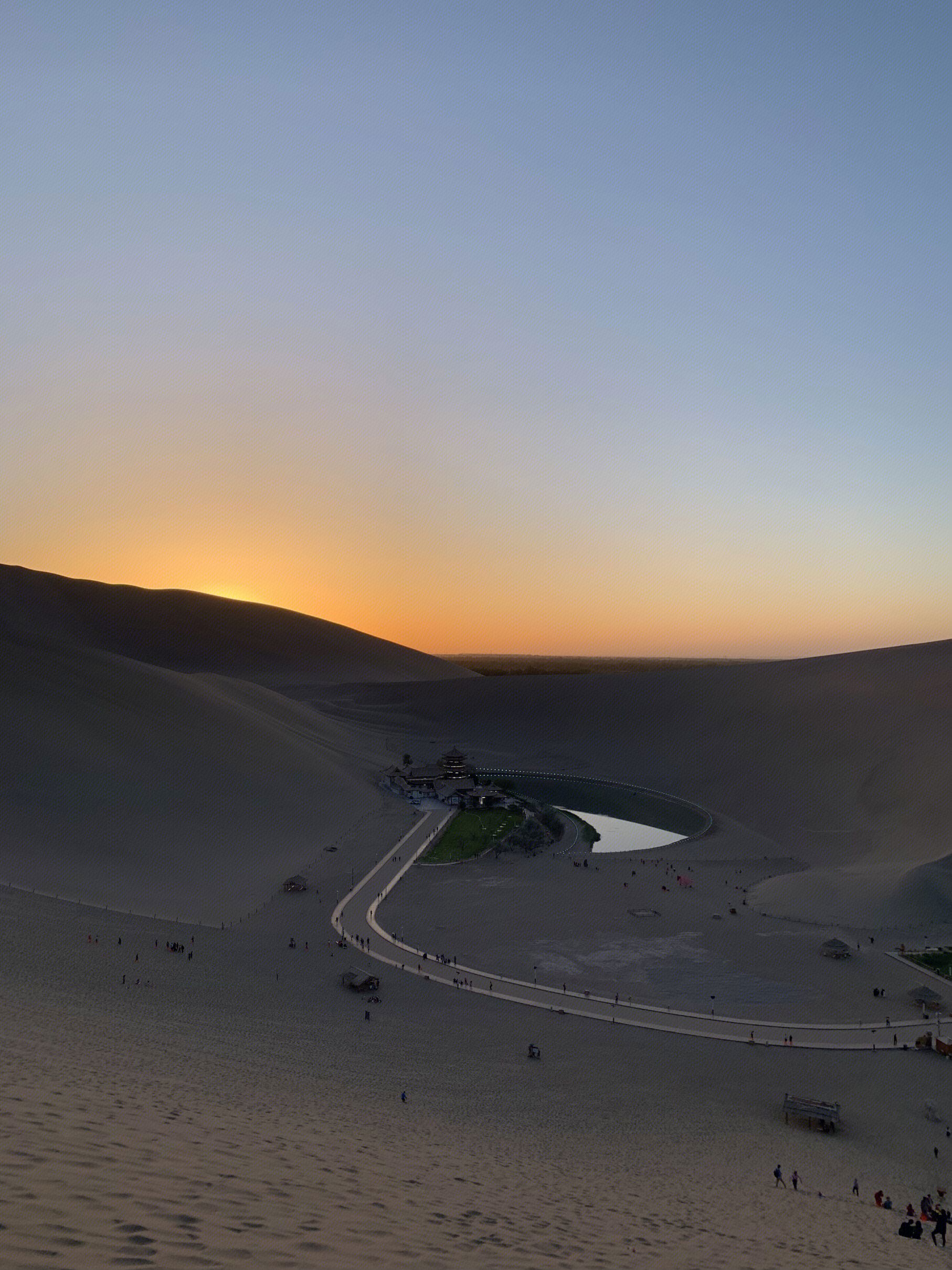 敦煌 鸣沙山 月牙泉