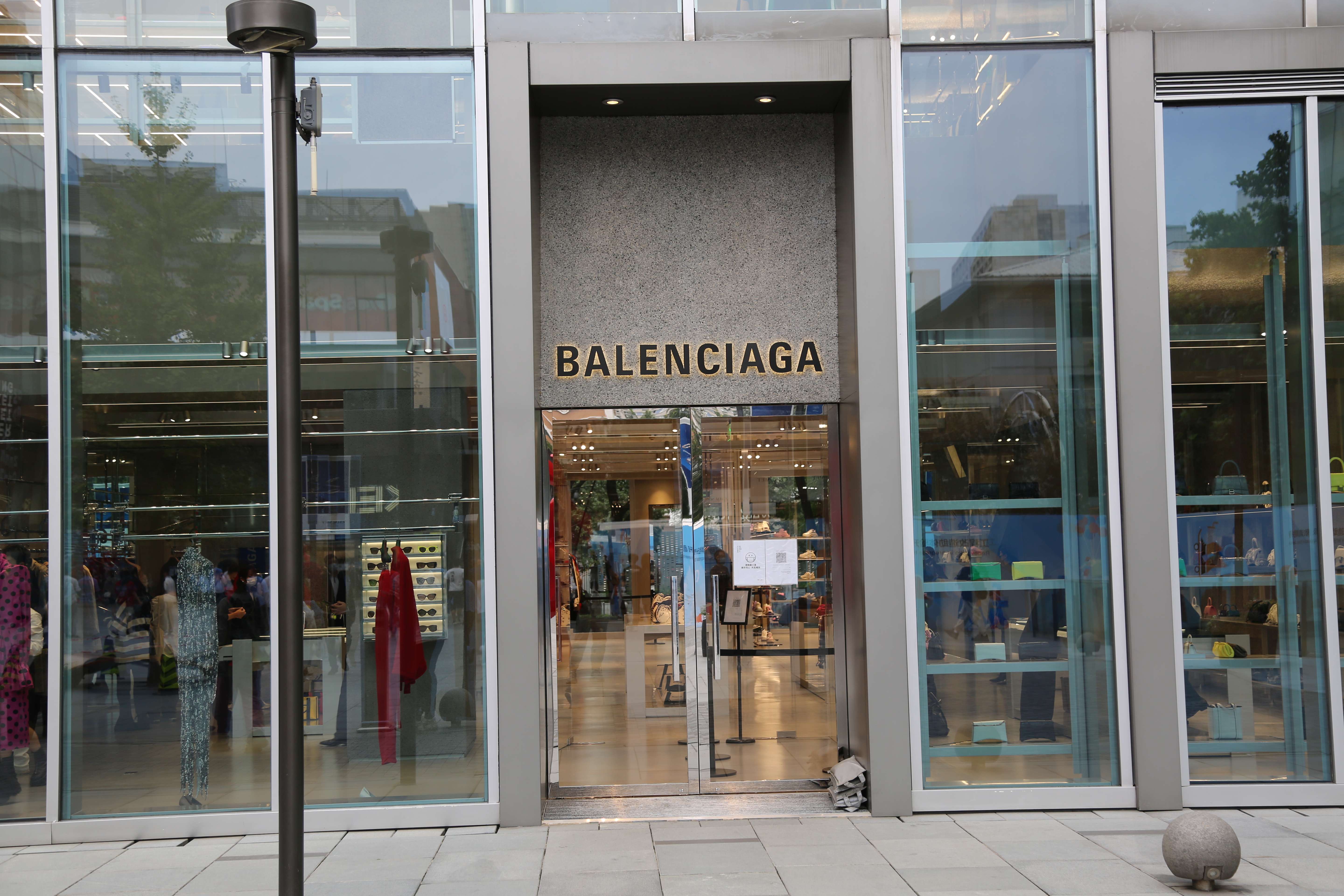 BALENCIAGA 服装 服饰 时尚品牌