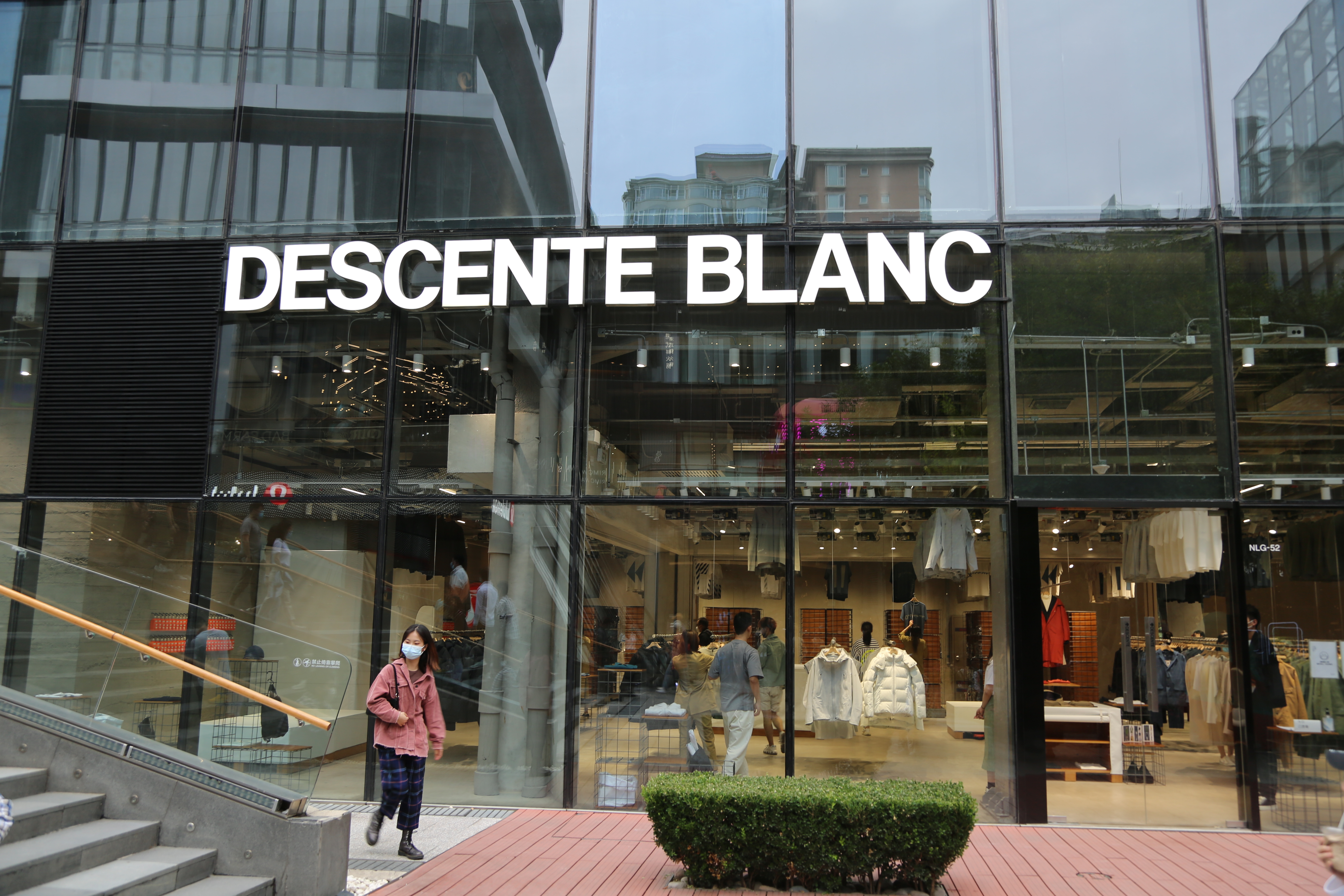 DESCENTE BLANC 服装 服饰 时尚品牌