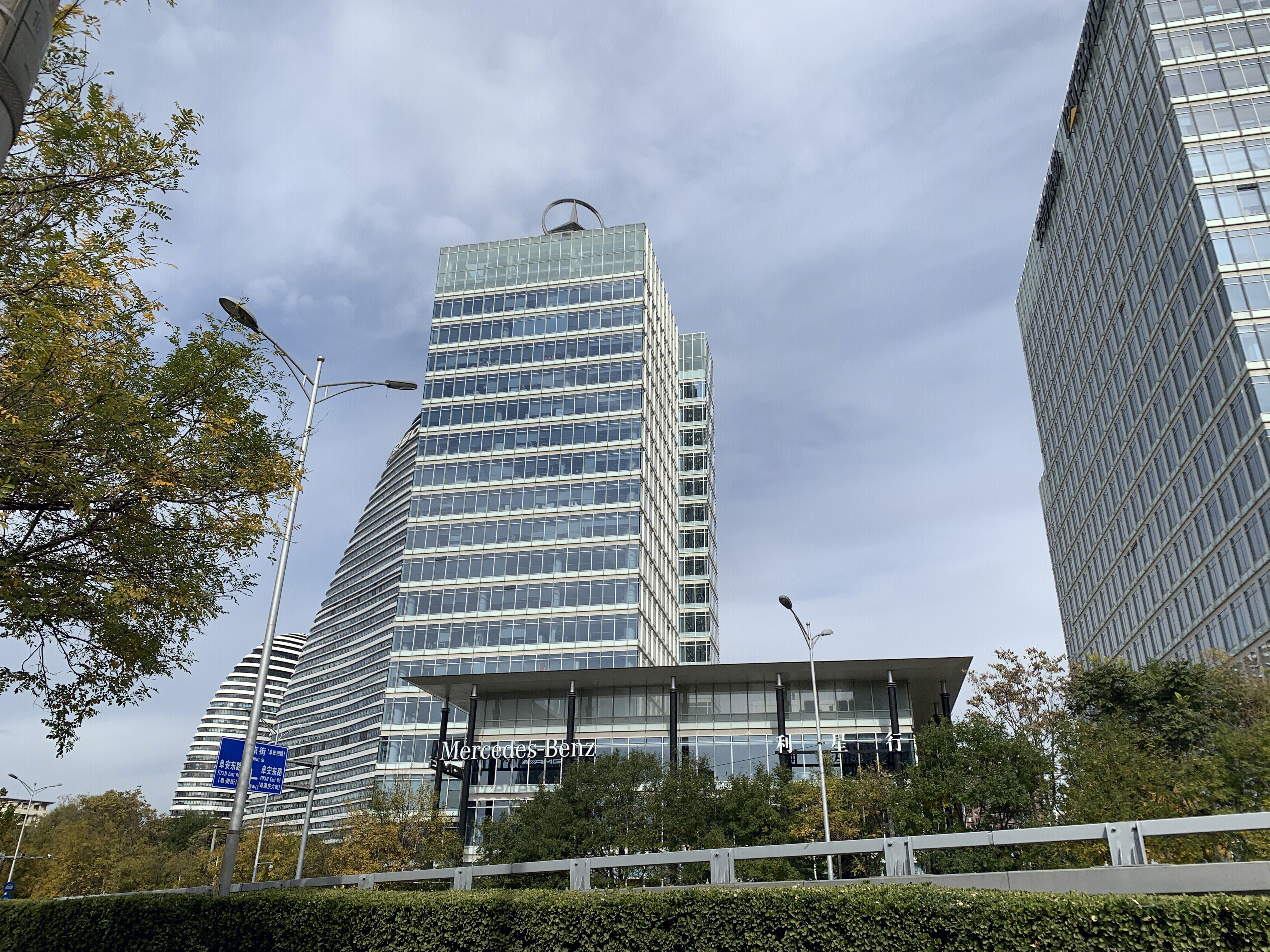 戴姆勒大厦 DAIMLER 奔驰 汽车 利星行