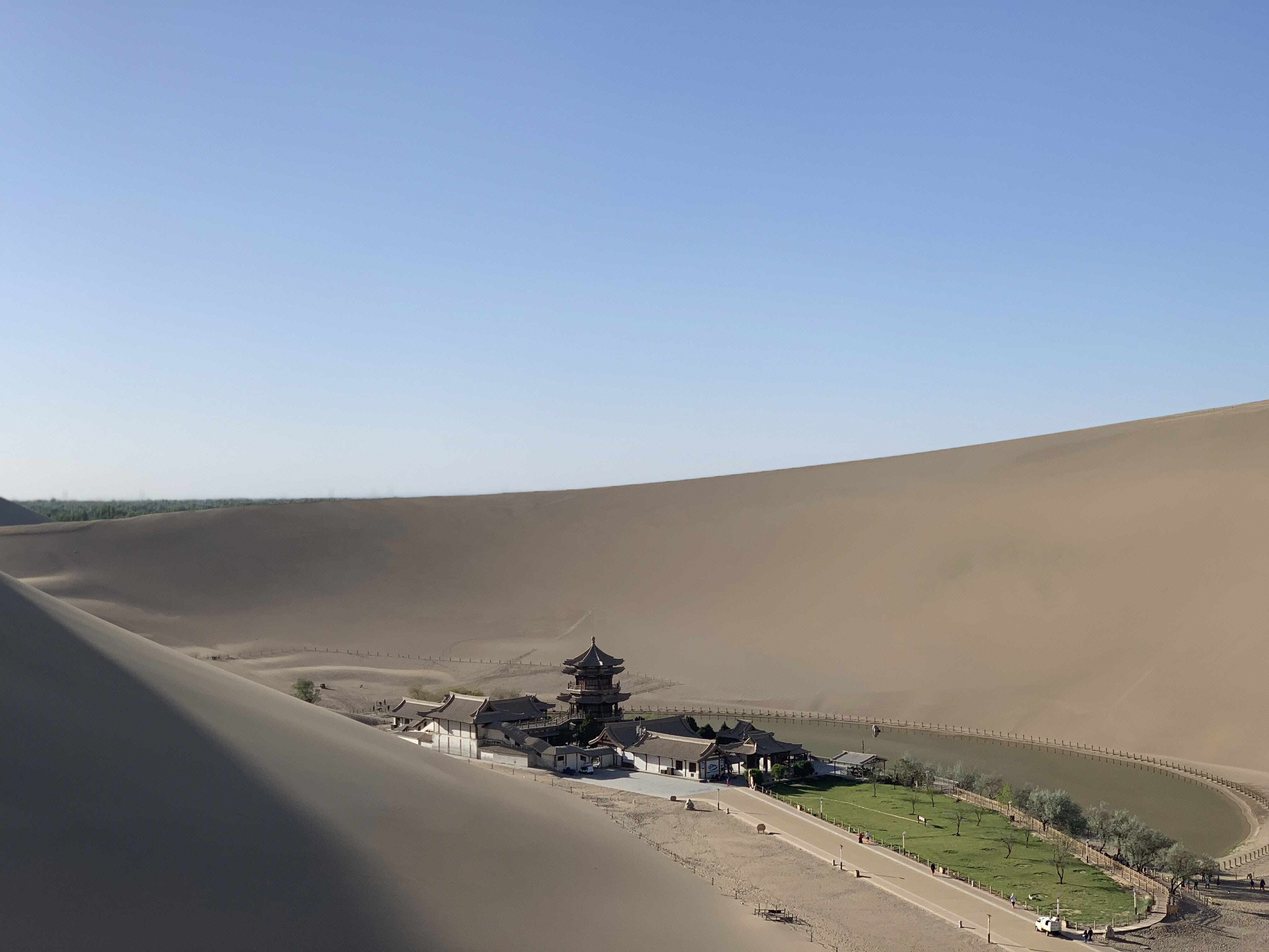 敦煌 月牙泉 鸣沙山