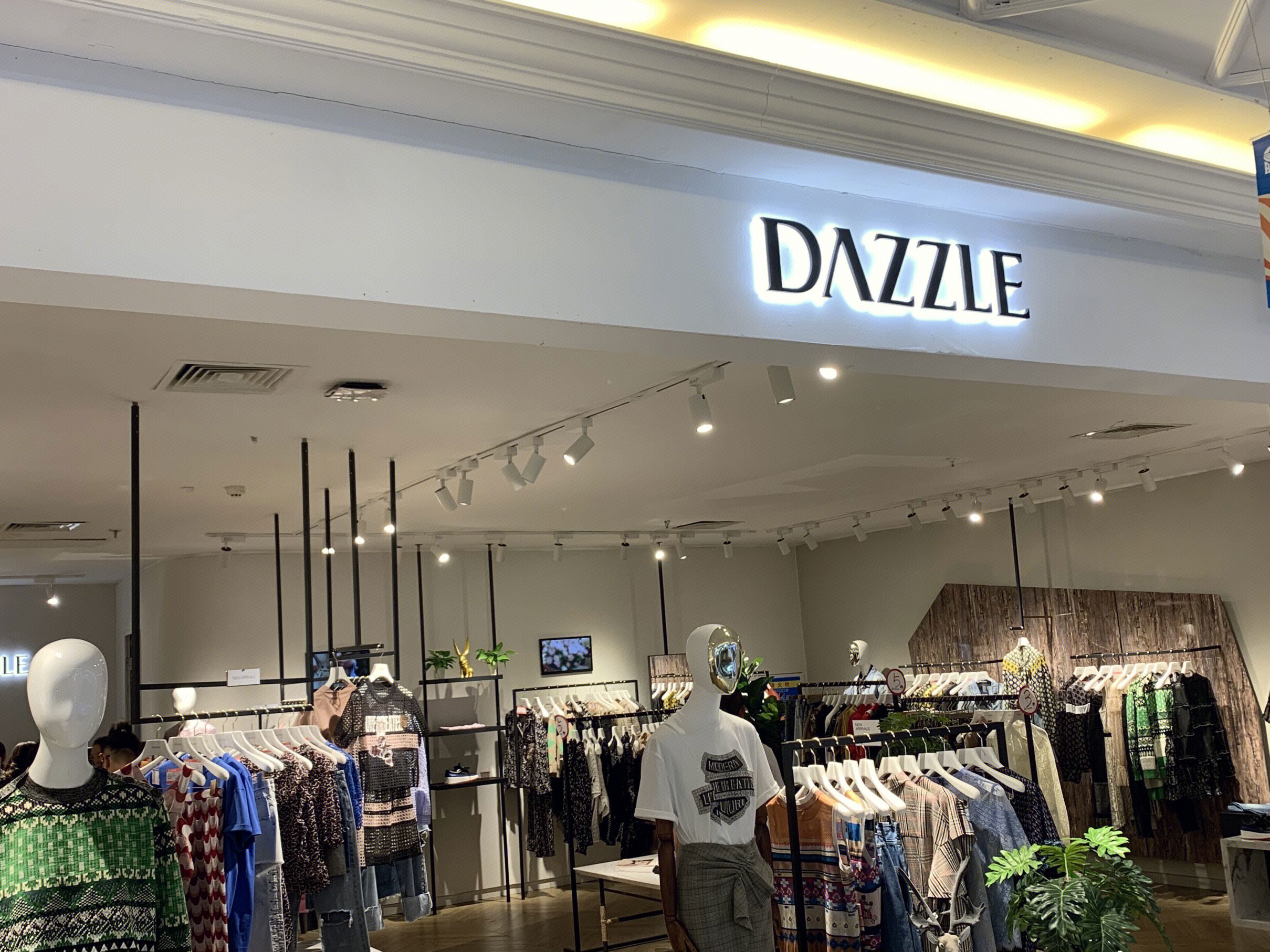 地素时尚 dazzle 服饰