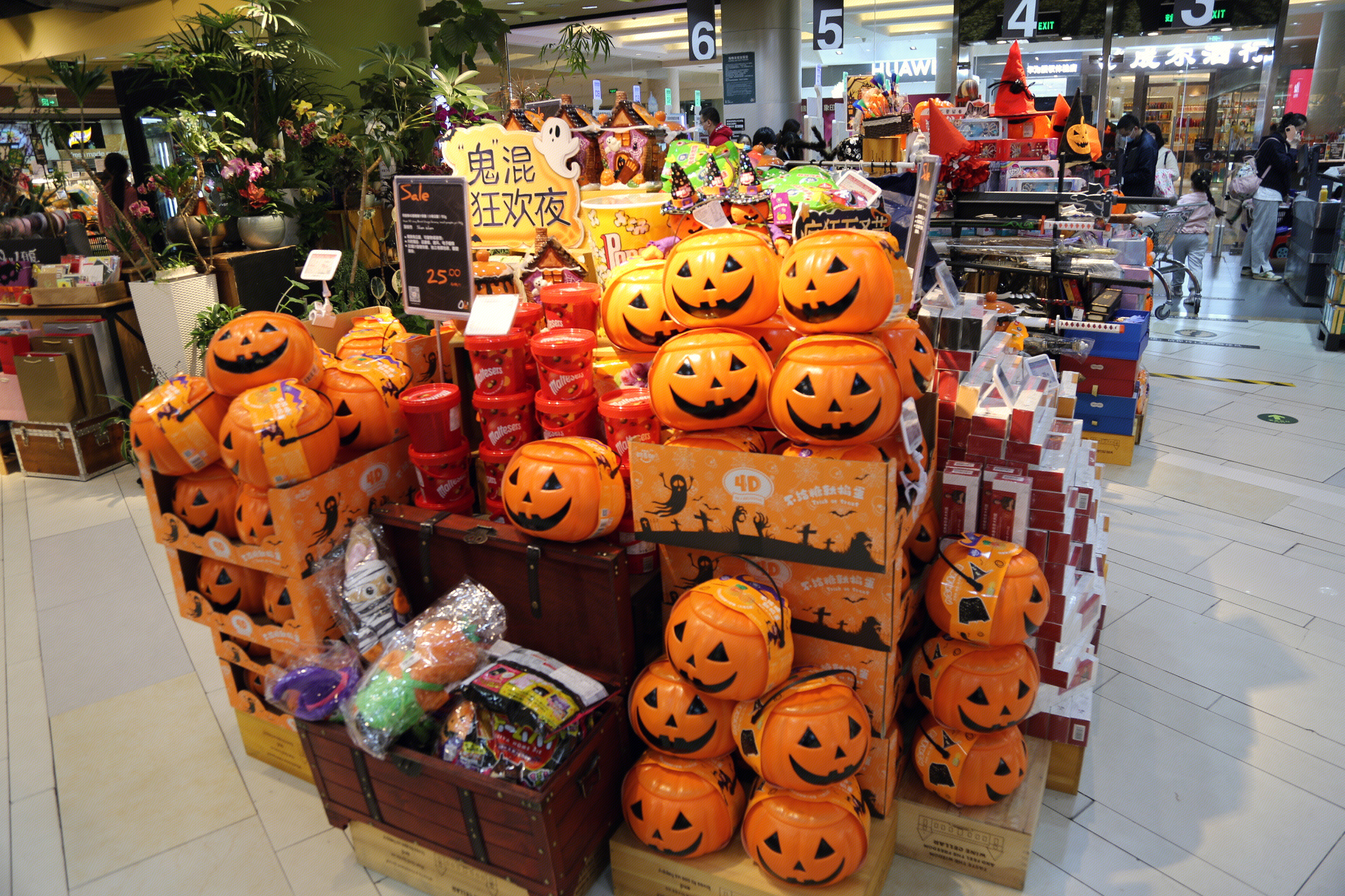 超市 货架 万圣节 南瓜灯