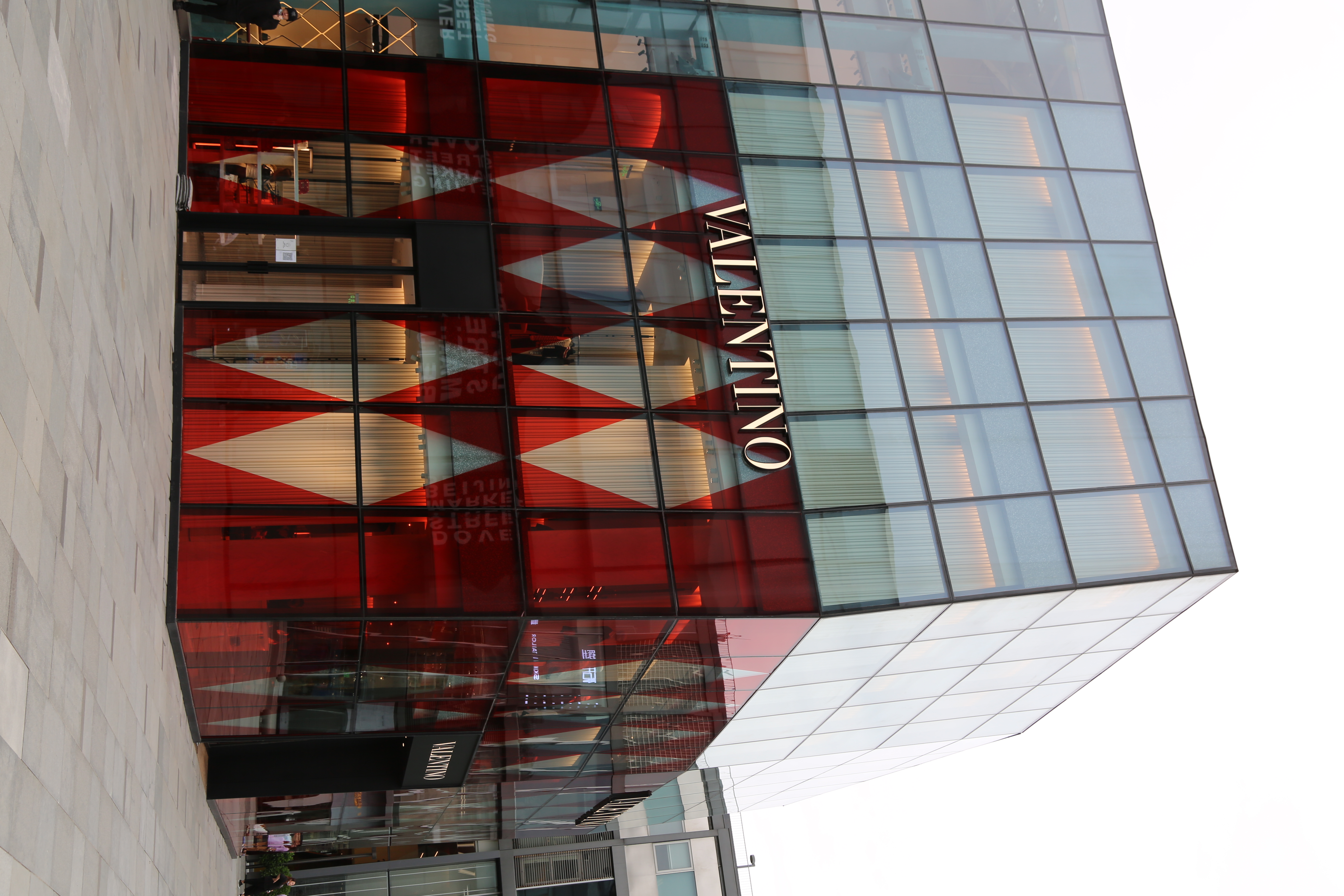 VALENTINO 服装 服饰 时尚品牌