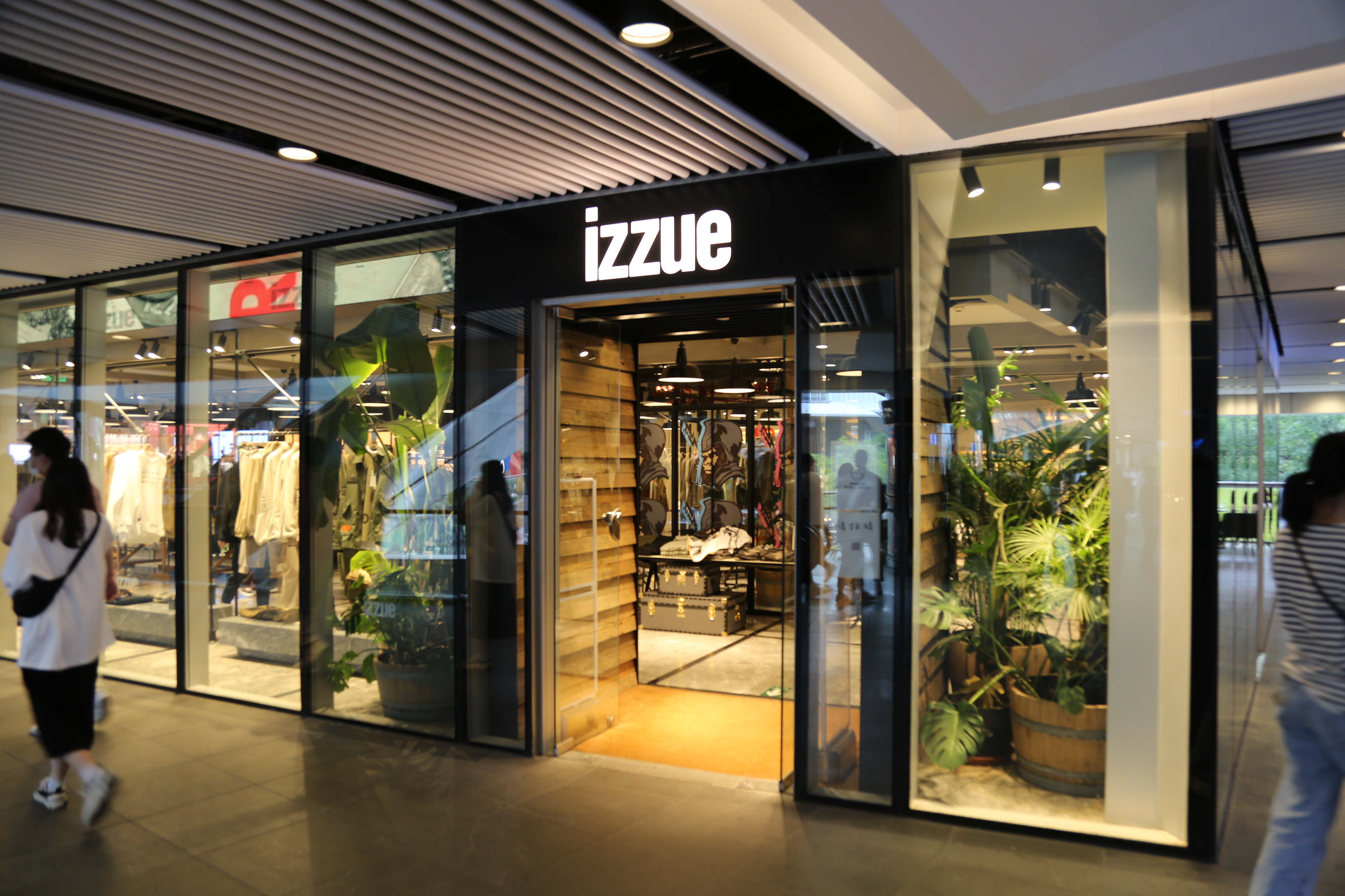 IZZUE  服装 服饰 时尚品牌