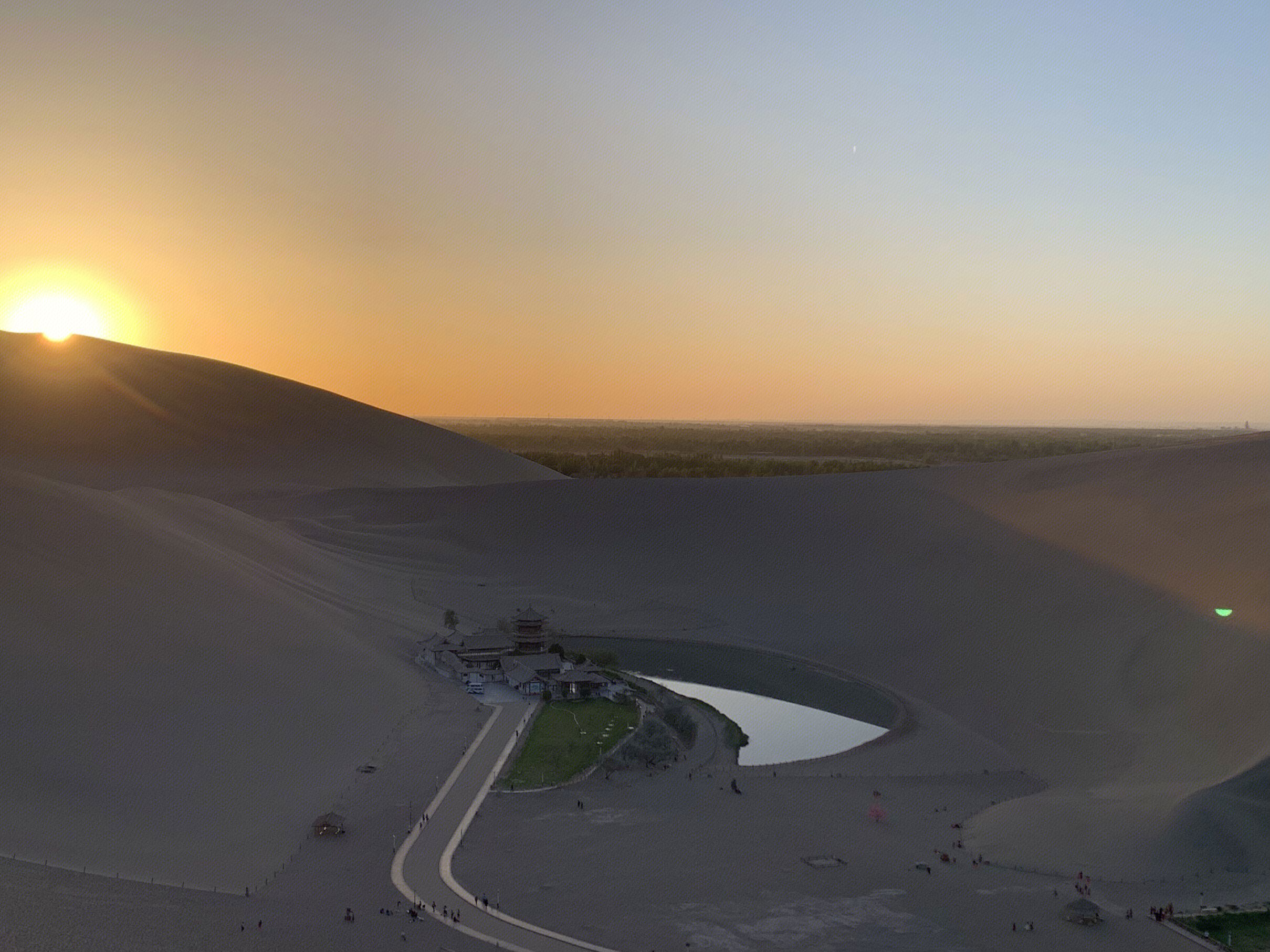 敦煌 鸣沙山 月牙泉