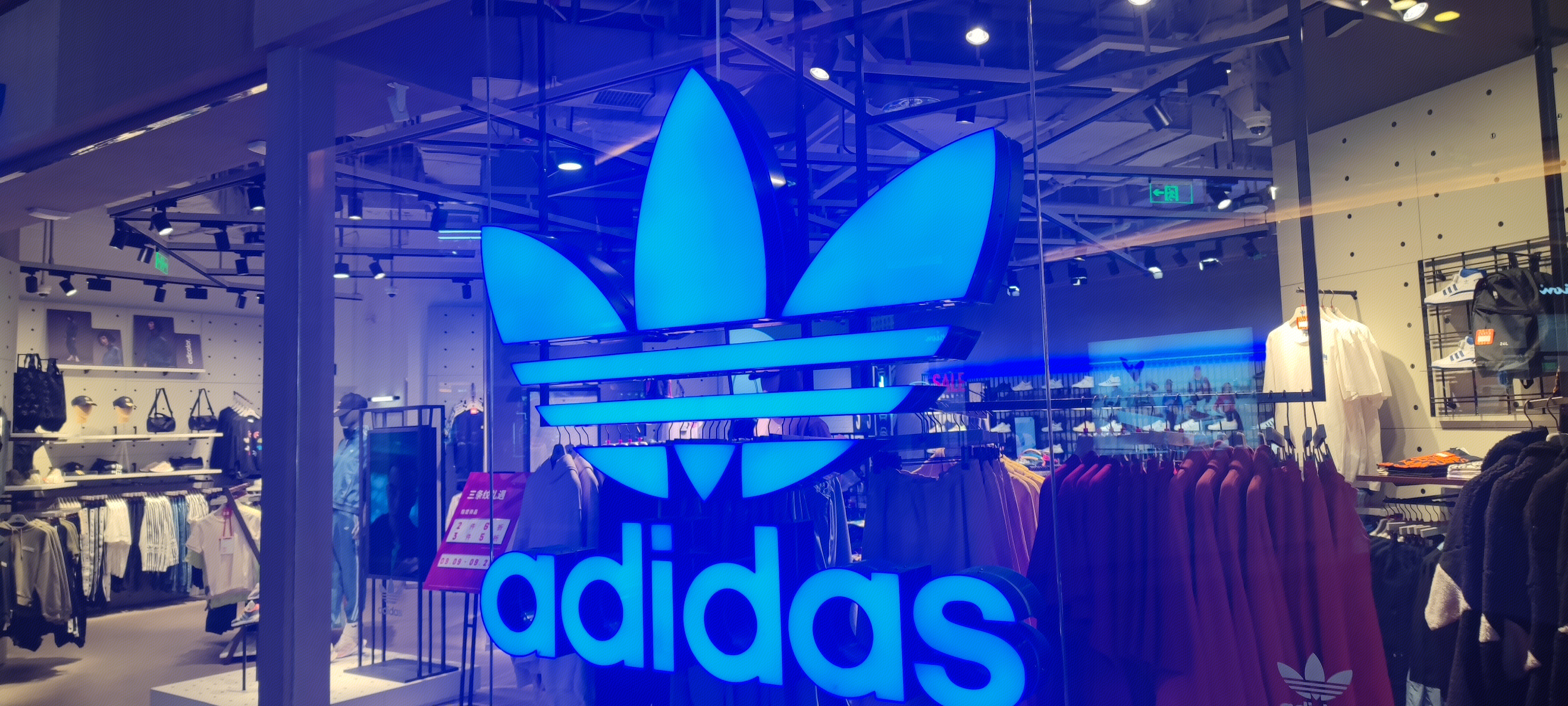阿迪达斯  adidas  衣服 服饰   鞋  运动