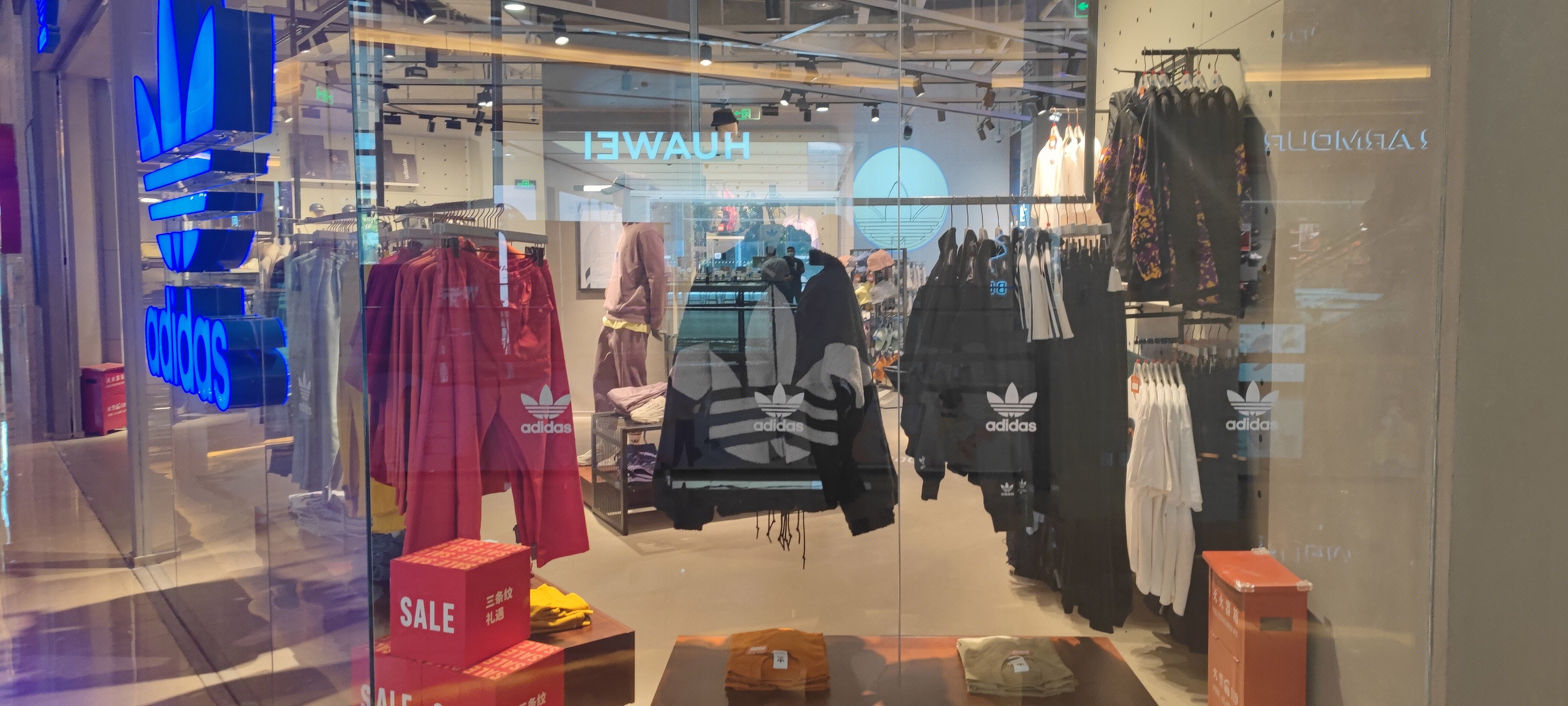 阿迪达斯  adidas  衣服 服饰   鞋  运动