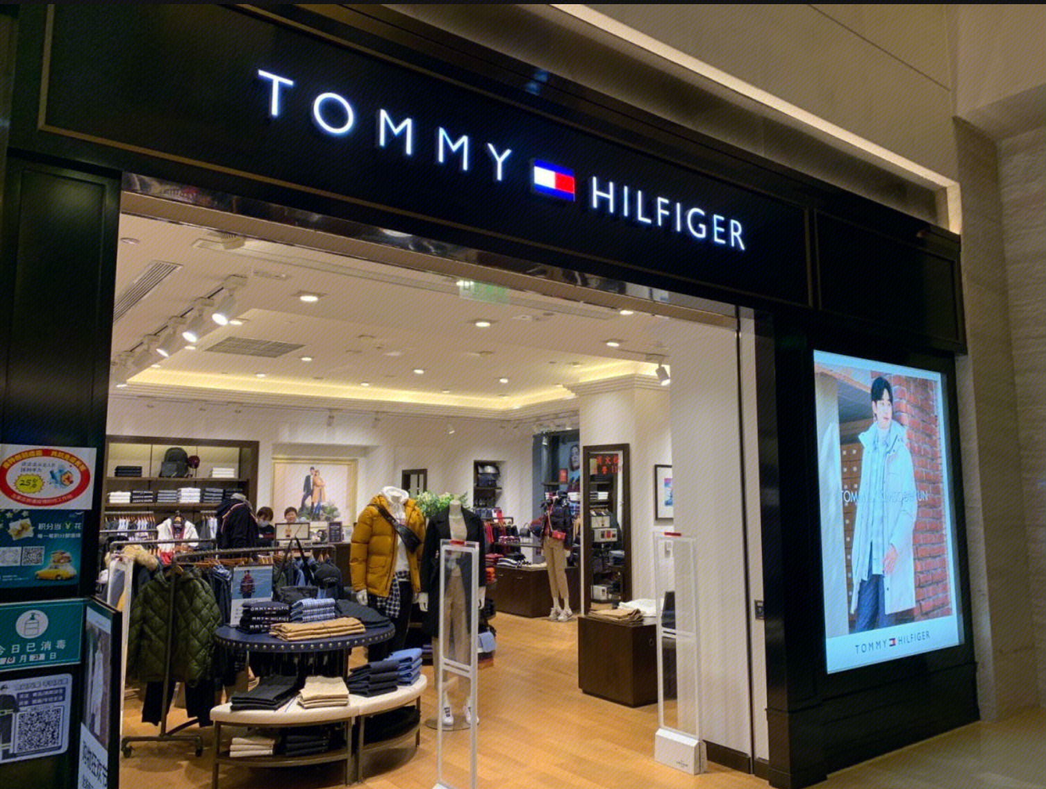 TOMMY HILFIGER 美国休闲领导品牌  服装