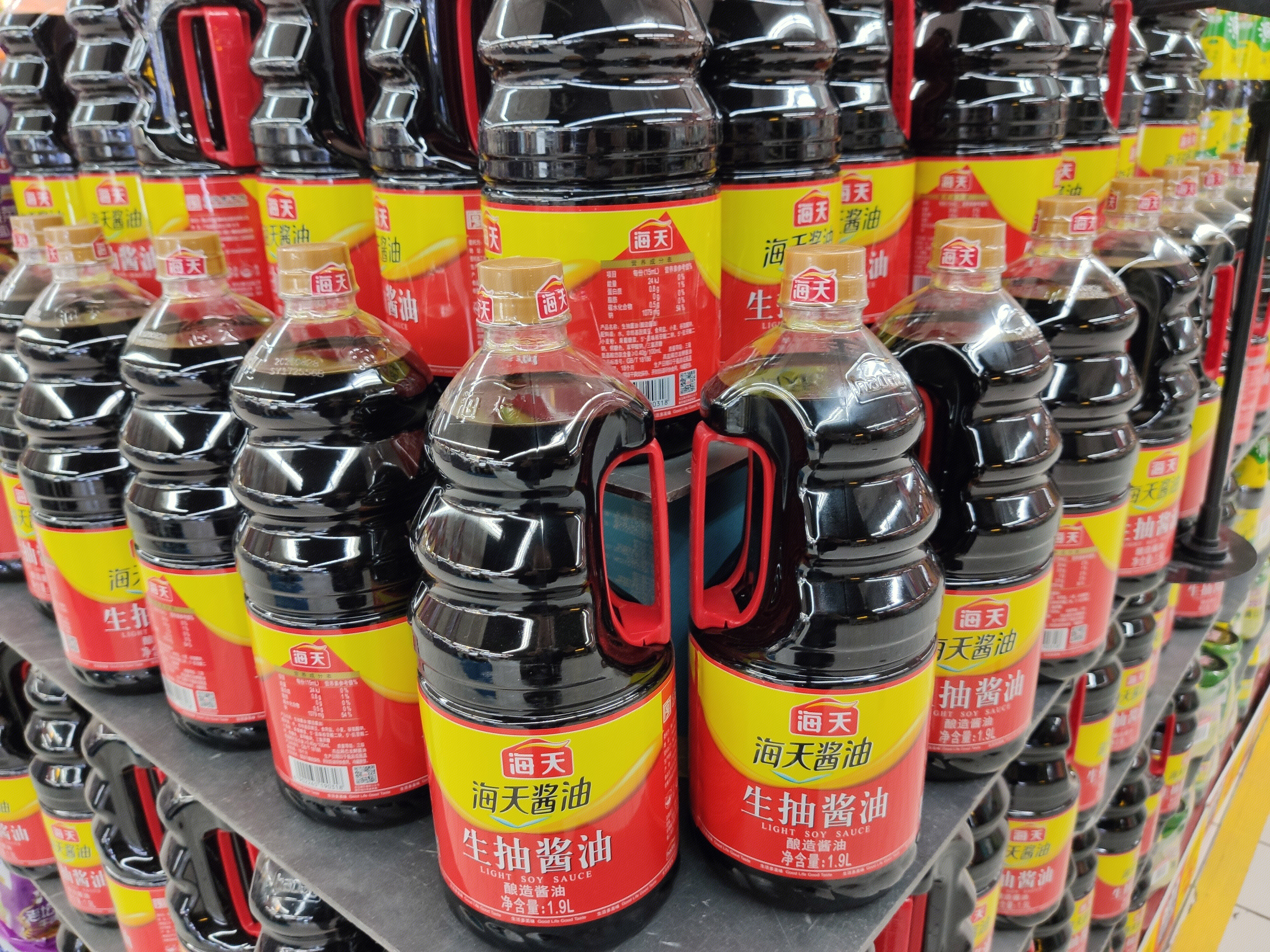 超市 货架  海天酱油 调料 调味品