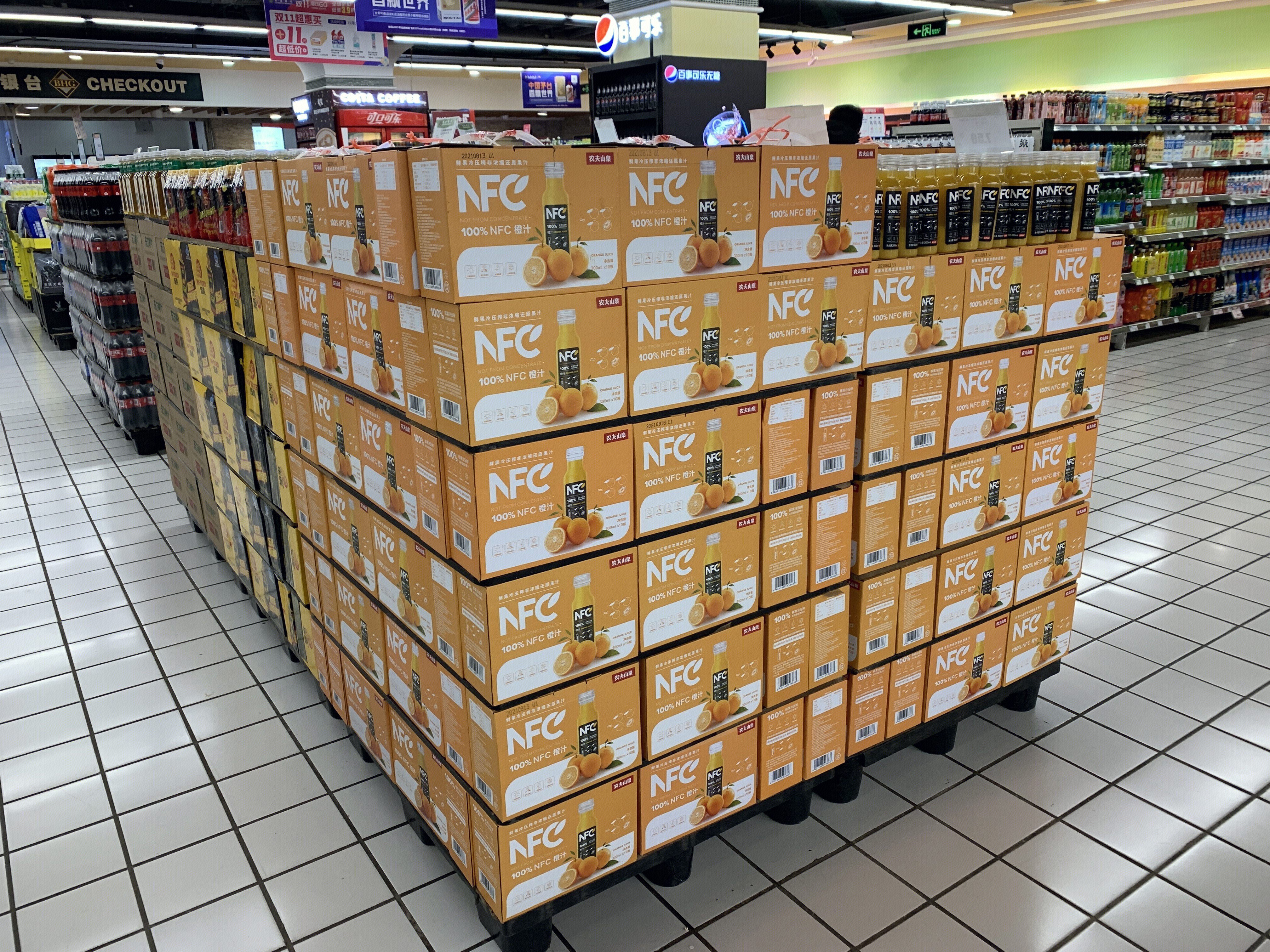 农夫山泉 橙汁  饮品  超市 货架