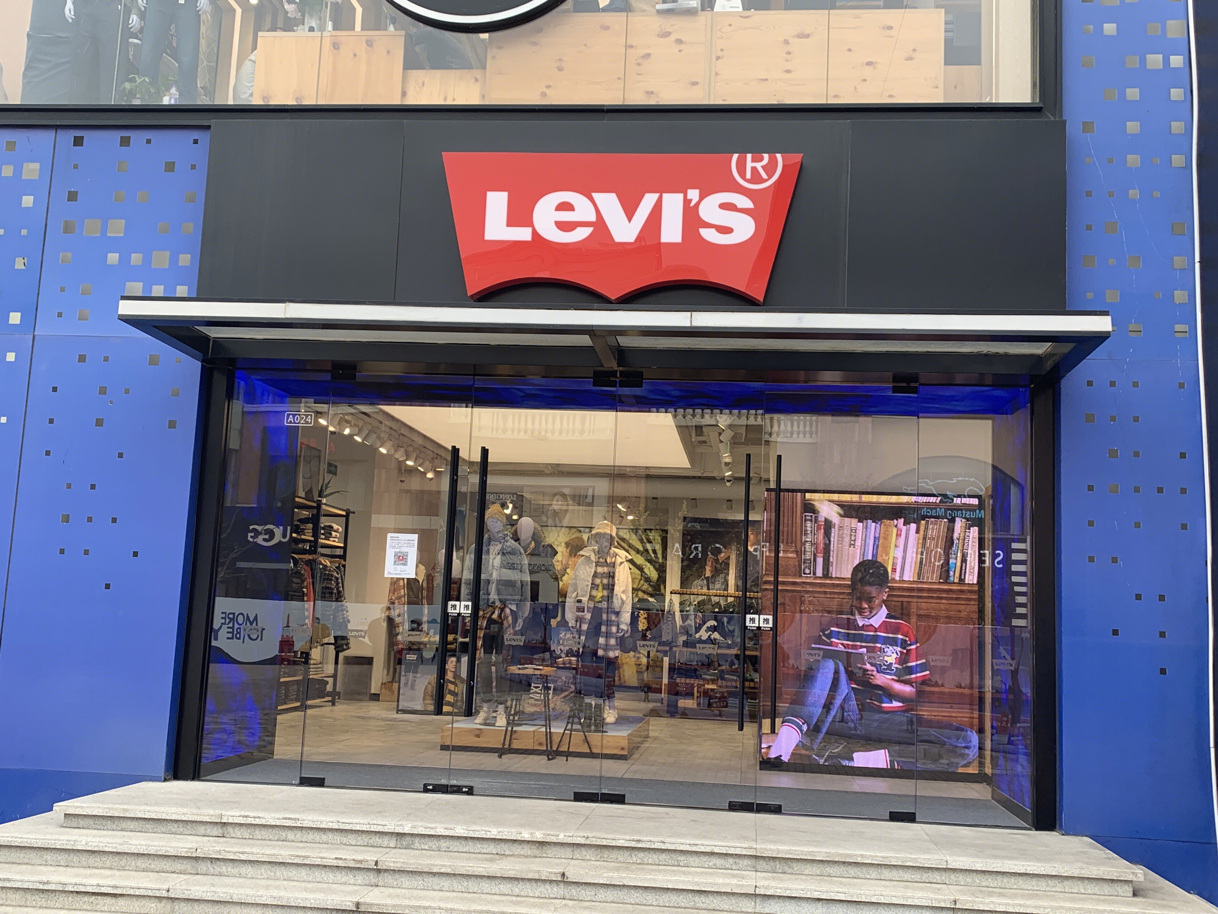 Levi’s  李维斯  牛仔裤  服饰