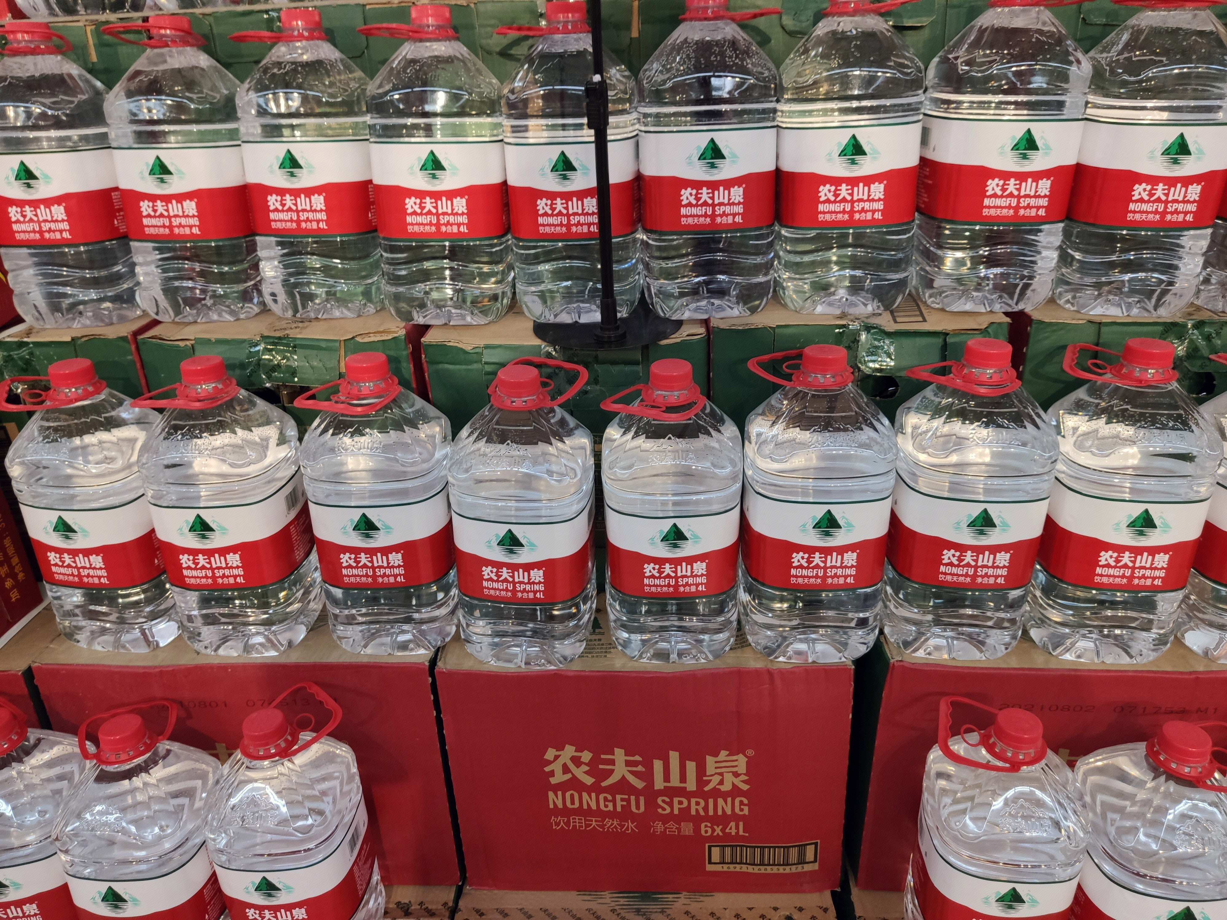 超市 货架 农夫山泉  纯净水 矿泉水
