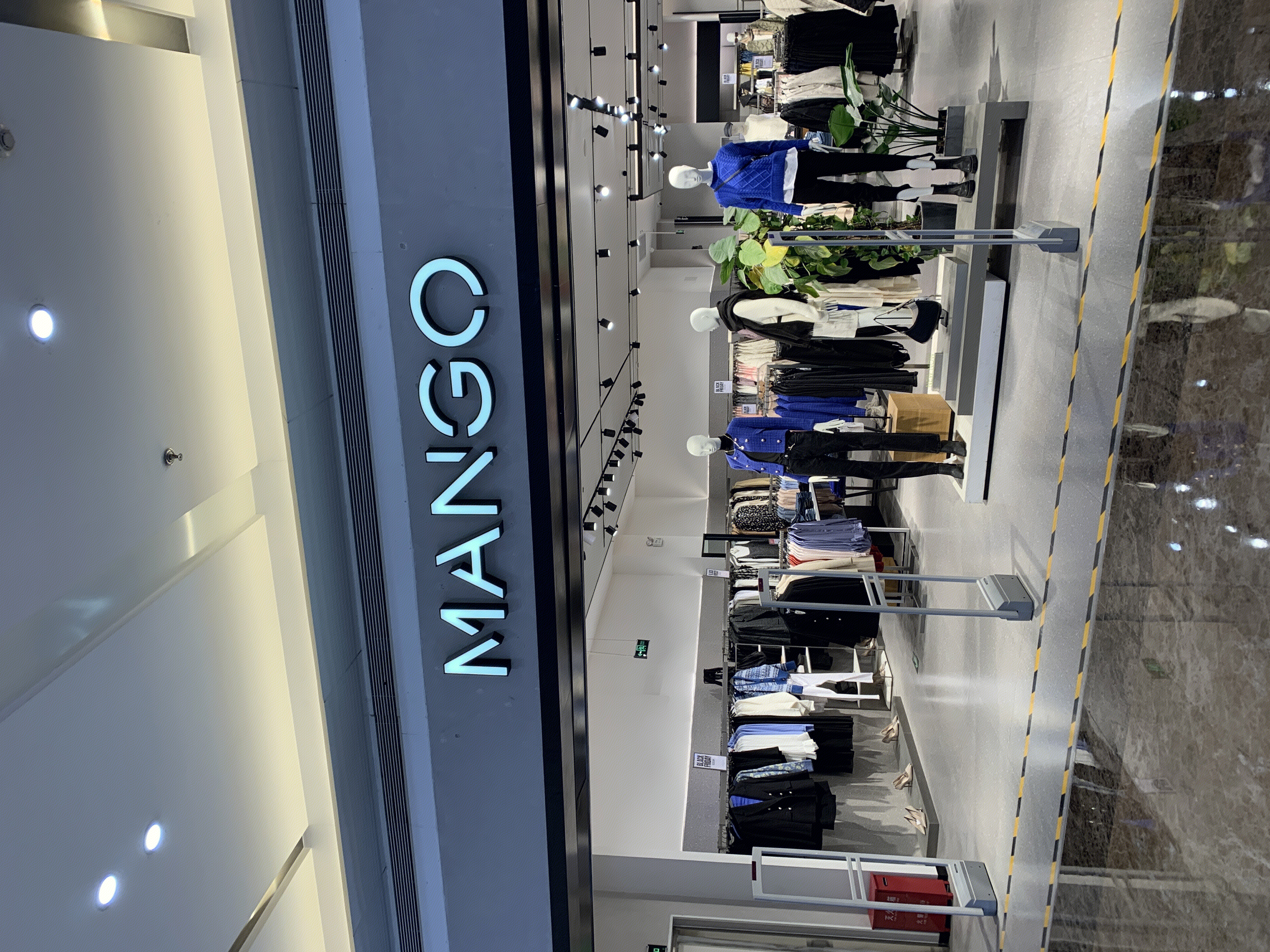 MANGO 芒果 西班牙 流行 潮流 时装 服装 服饰