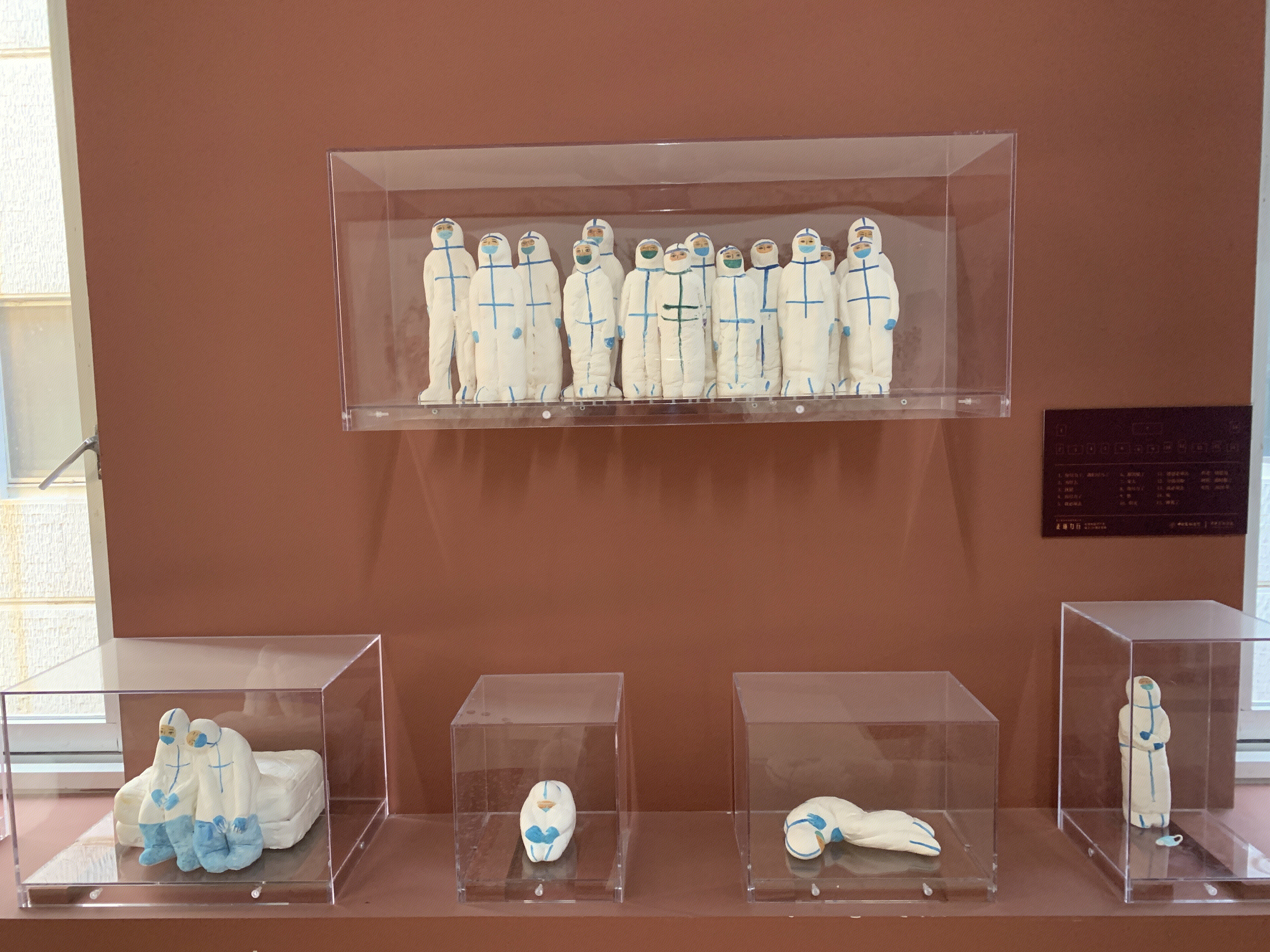 新冠 防疫 抗疫 医生雕塑 医疗 治疗 救治 医院