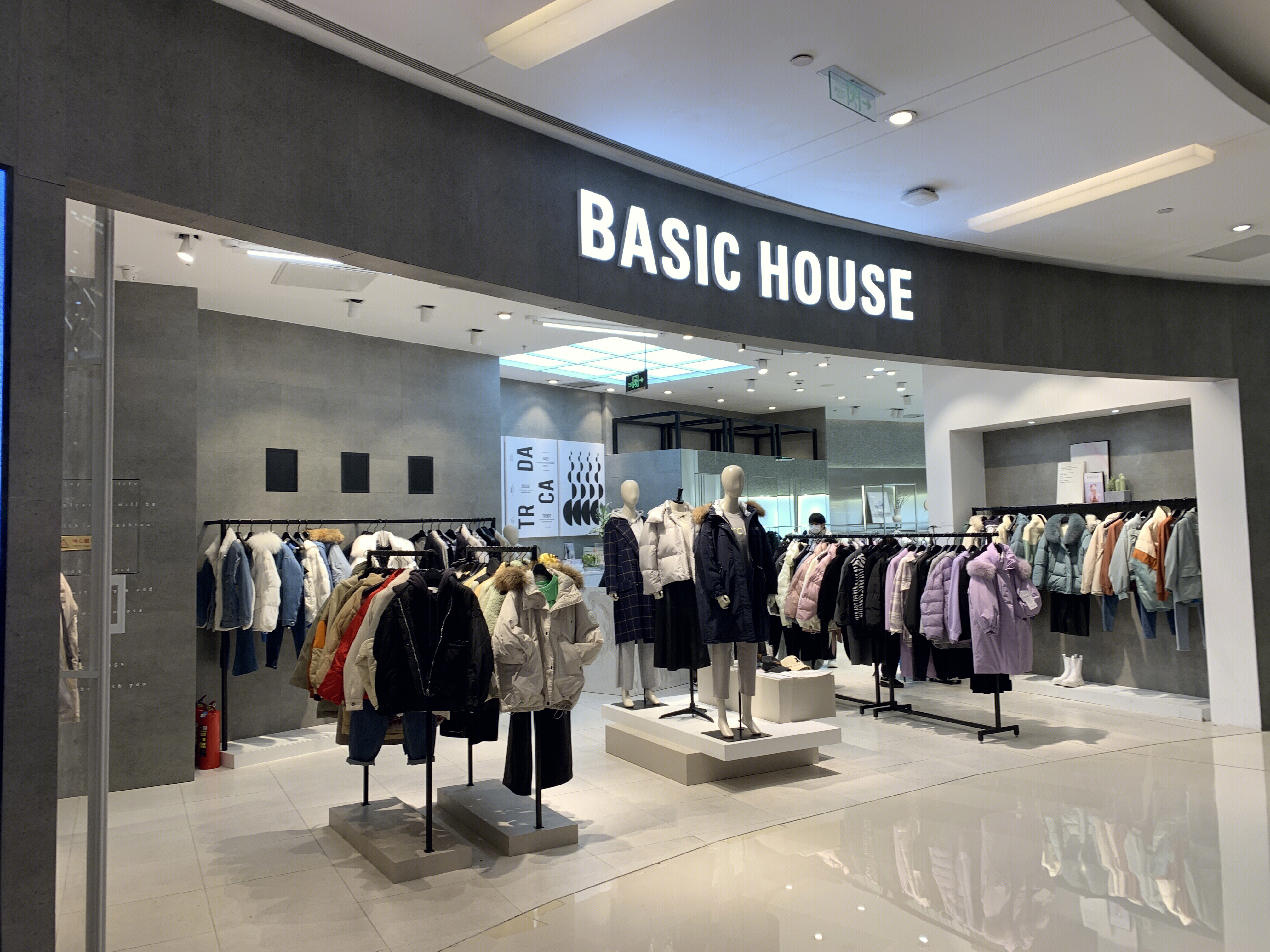 BASIC HOUSE 百家好 潮流服装 时装