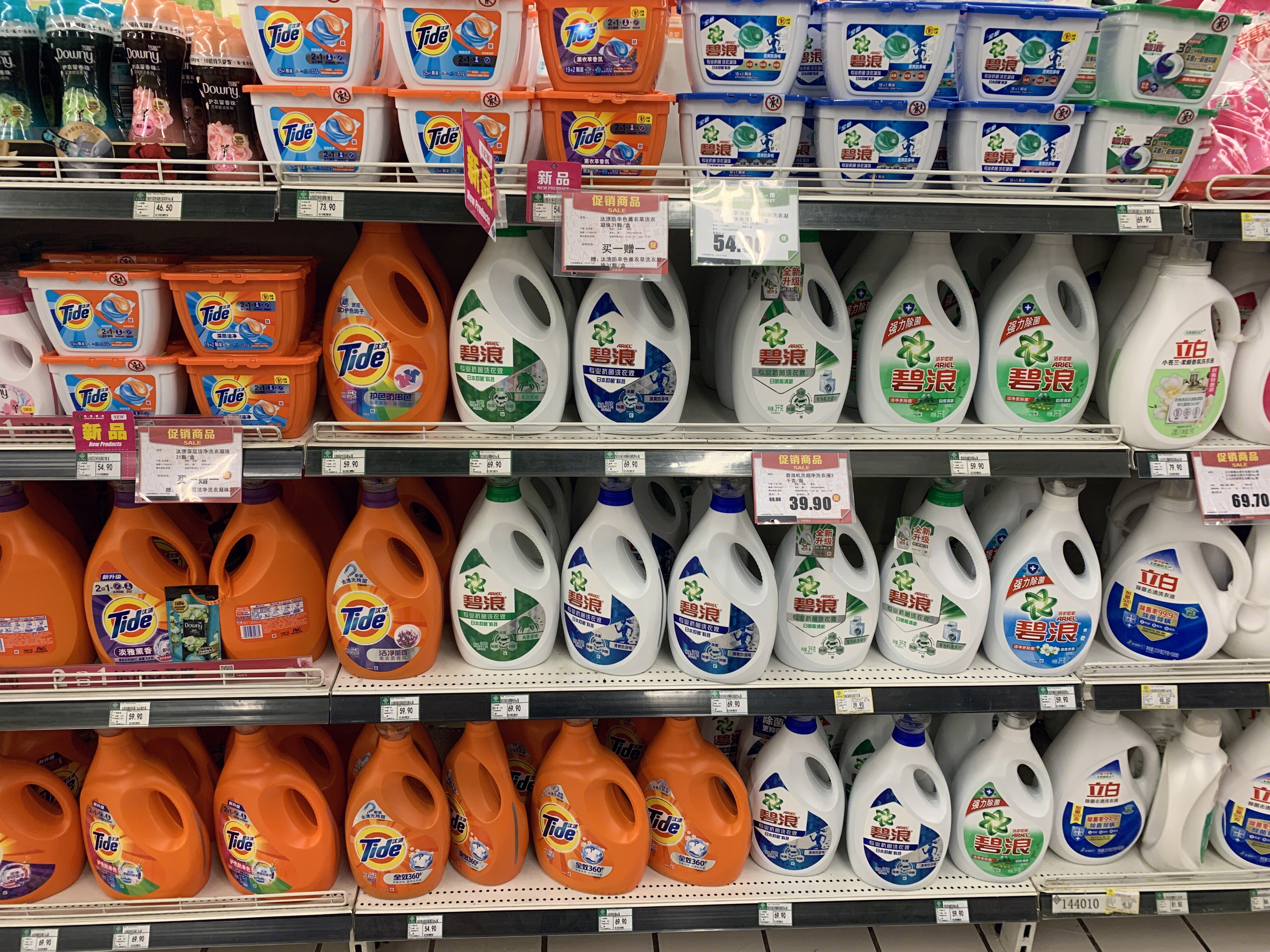汰渍 碧浪 洗衣液 洗涤用品 清洁用品 超市 货架