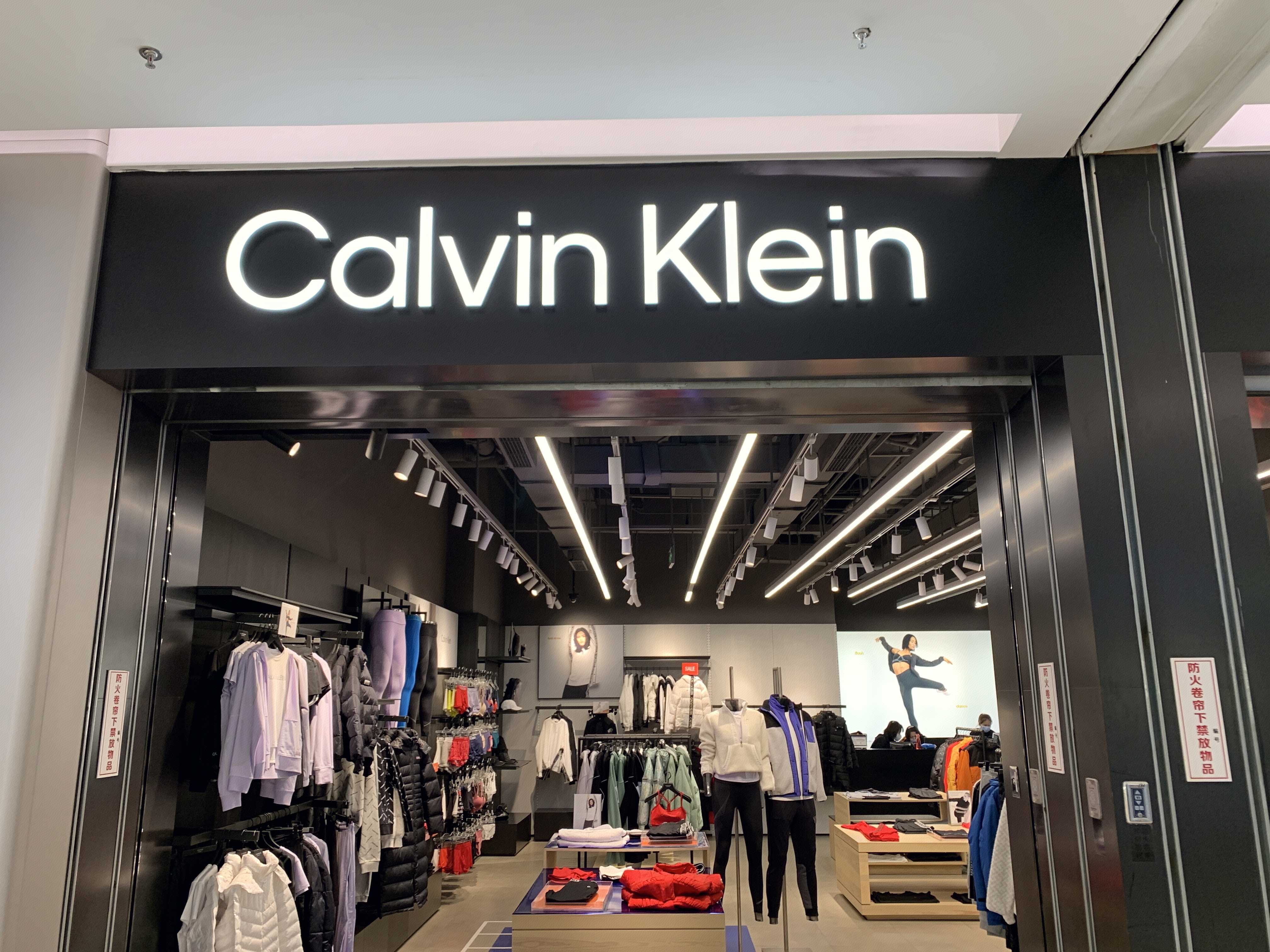 Calvin Klein 服装