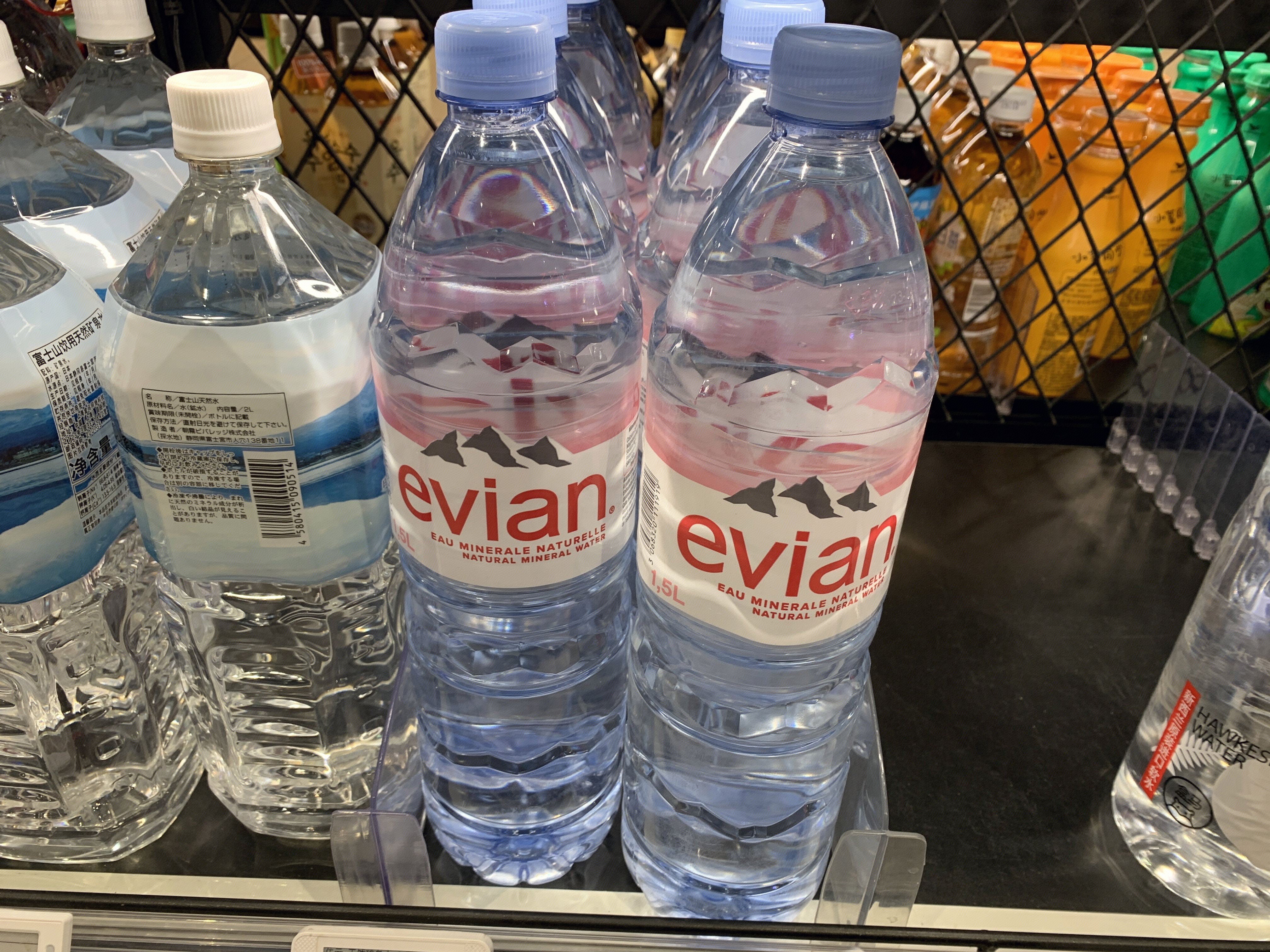 evian 依云 纯净水 矿泉水 高端水 盒马鲜生 生鲜超市 新零售