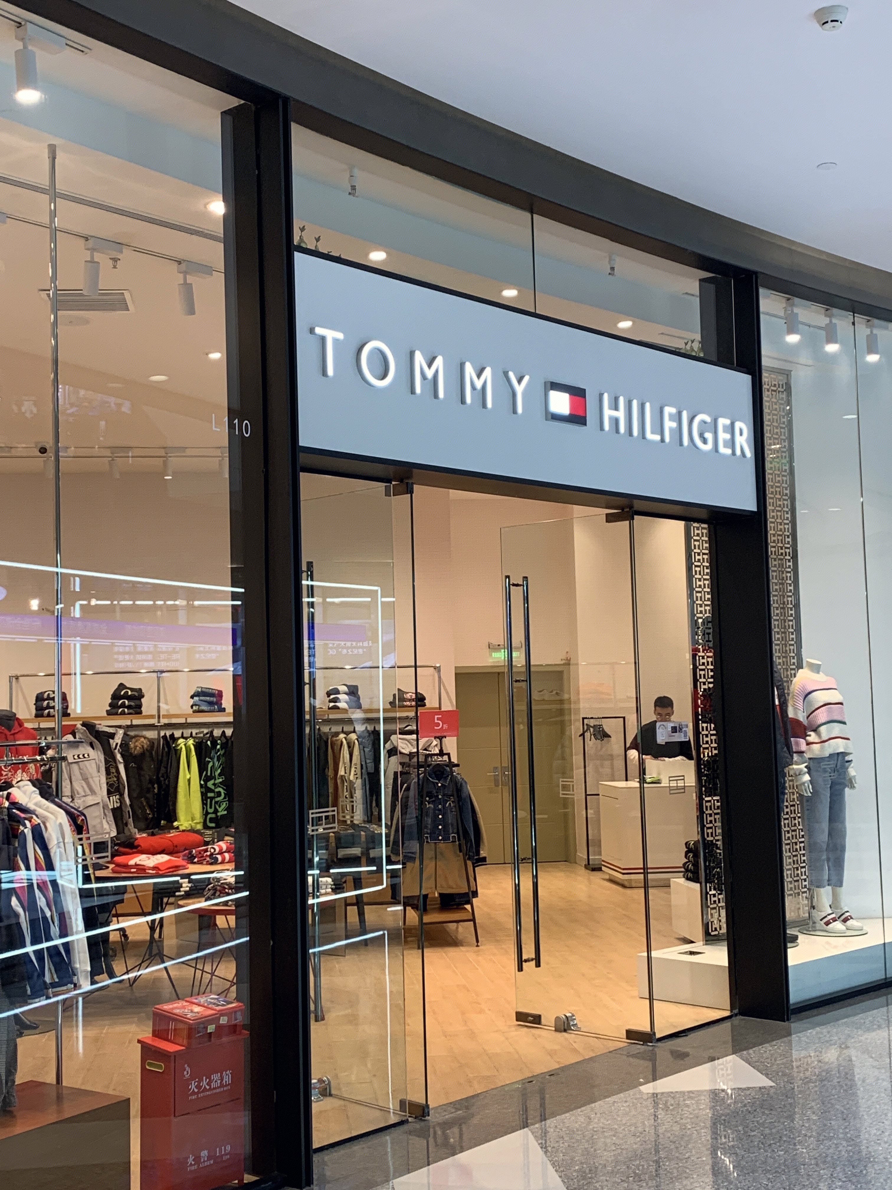 TOMMY  HILFGER  汤米希尔费格  男女士高端休闲品牌   服装 服饰