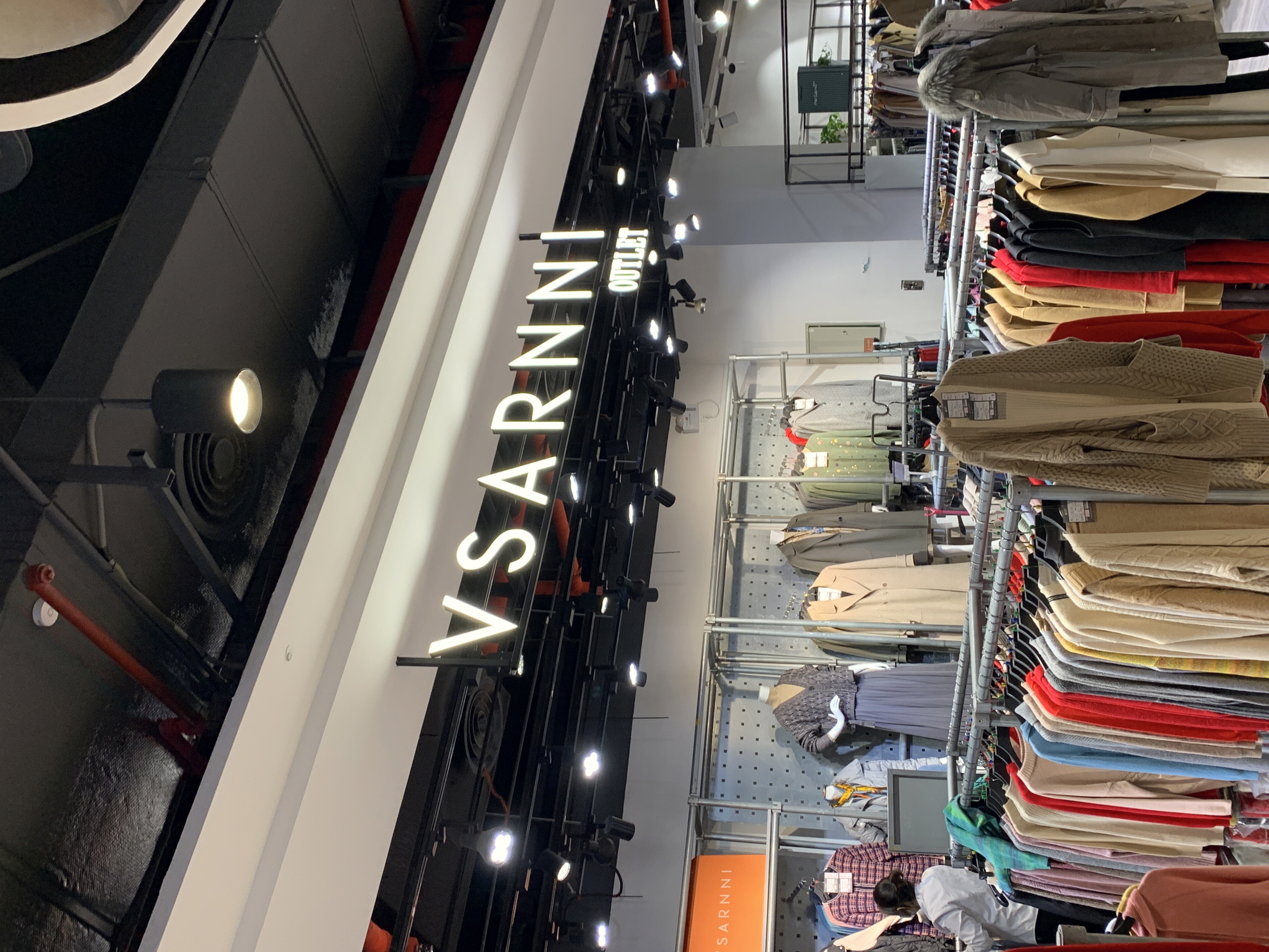 VSARNNI 华萨尼 男装 时装 服装 服饰