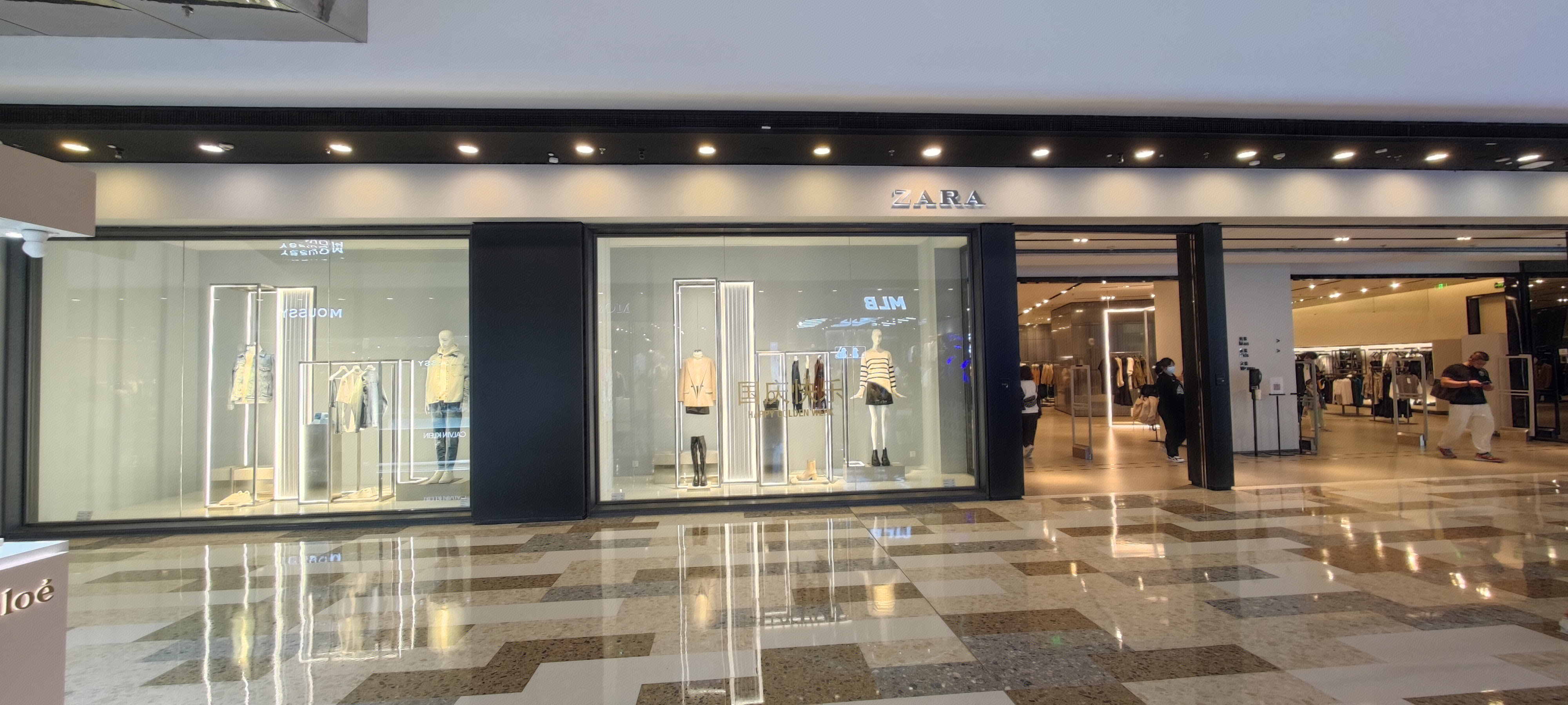 ZARA 专卖店 商场