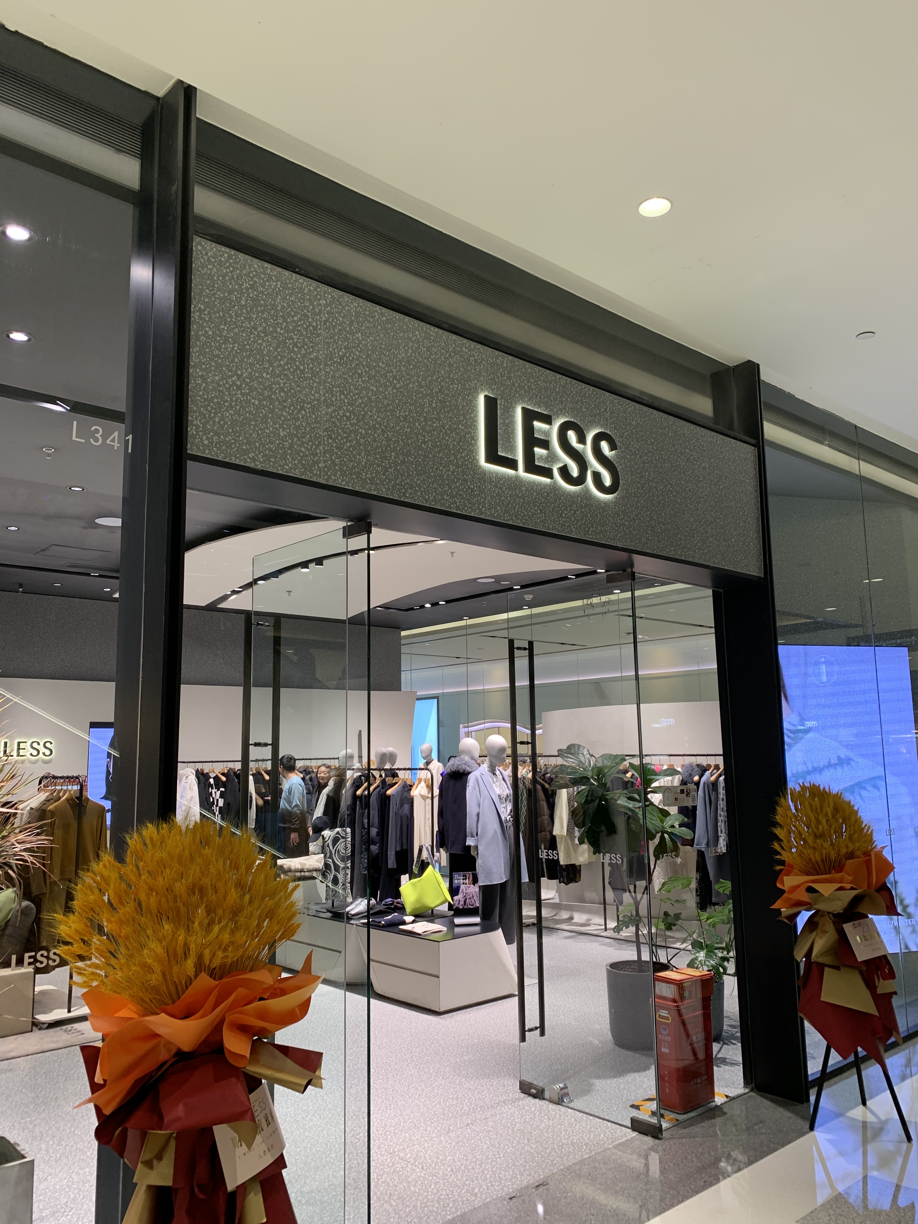 LESS  高端女性服饰   服装  服饰  女装