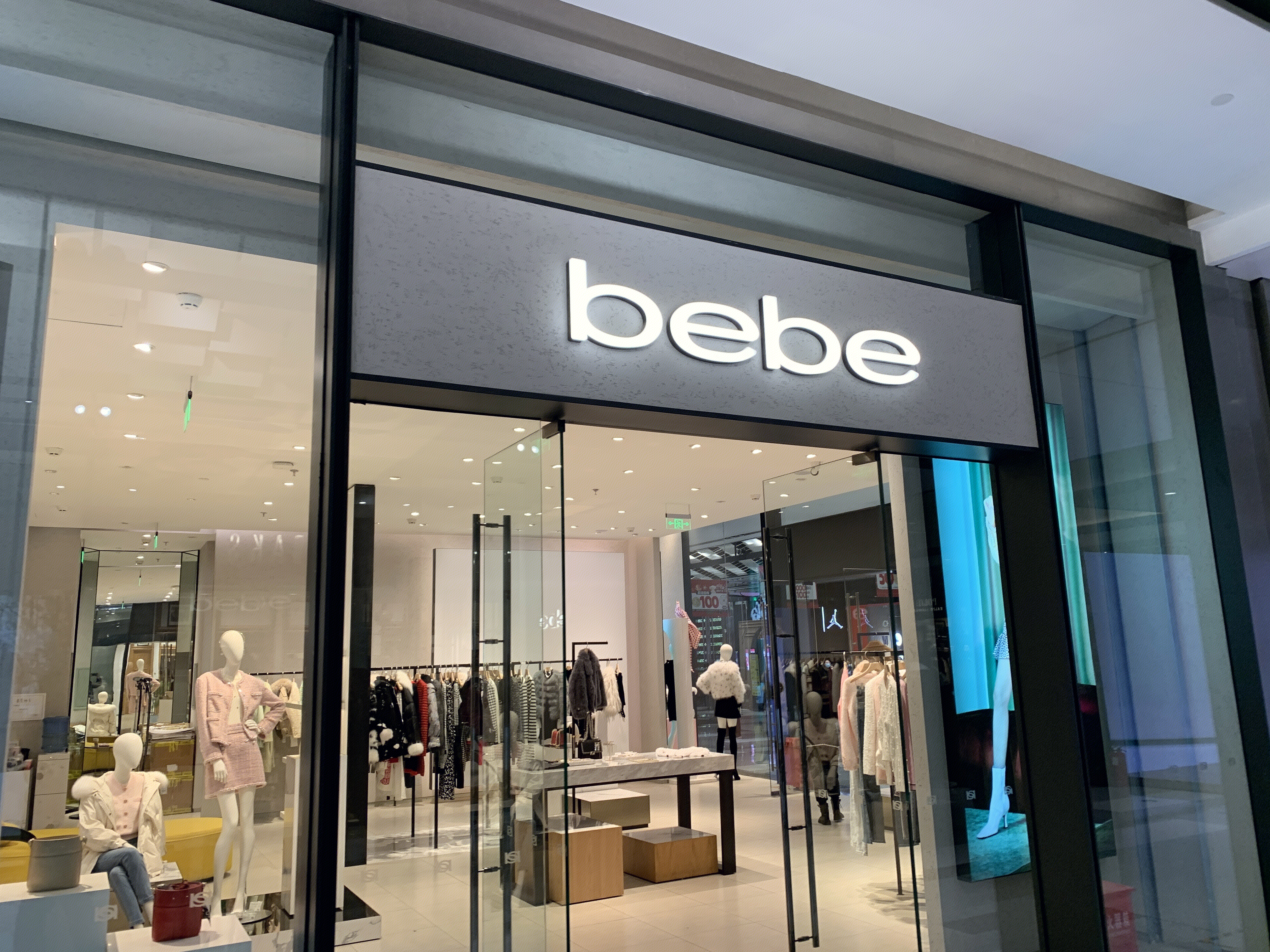 bebe  碧碧   女装成衣零售商    女装  服装 服饰