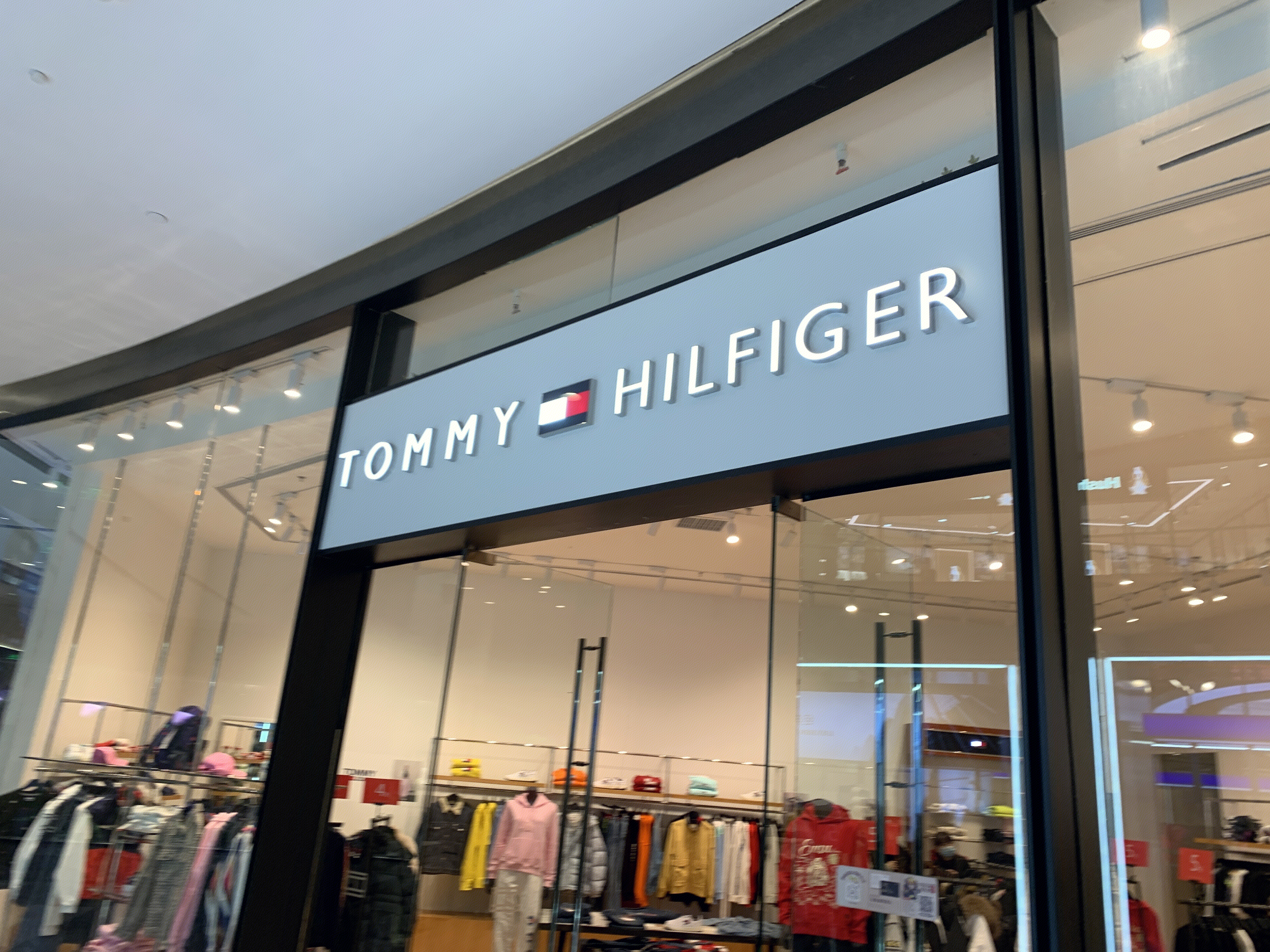 TOMMY  HILFGER  汤米希尔费格  男女士高端休闲品牌   服装 服饰