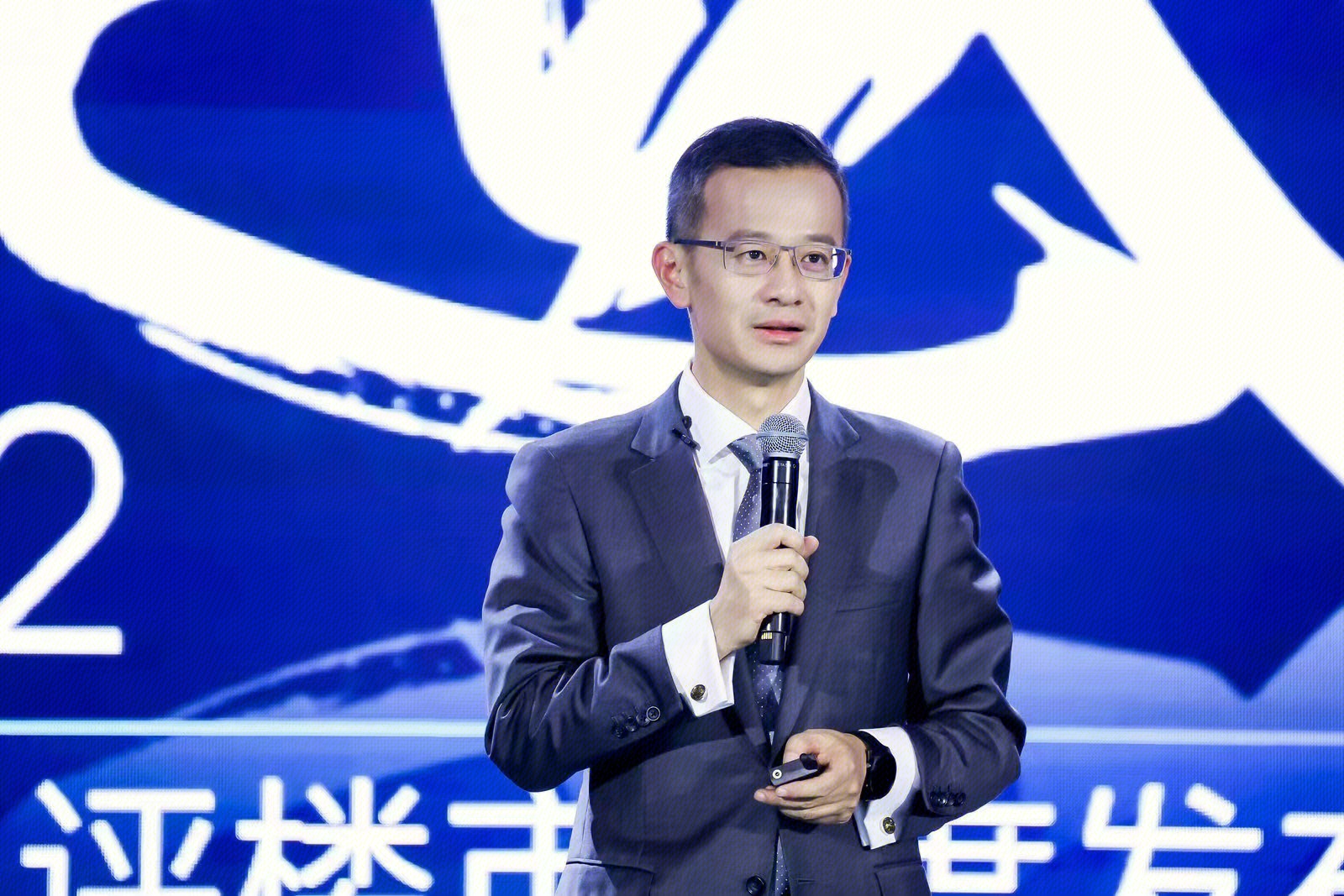 易居集团 易居中国 丁祖昱 房地产 金融化