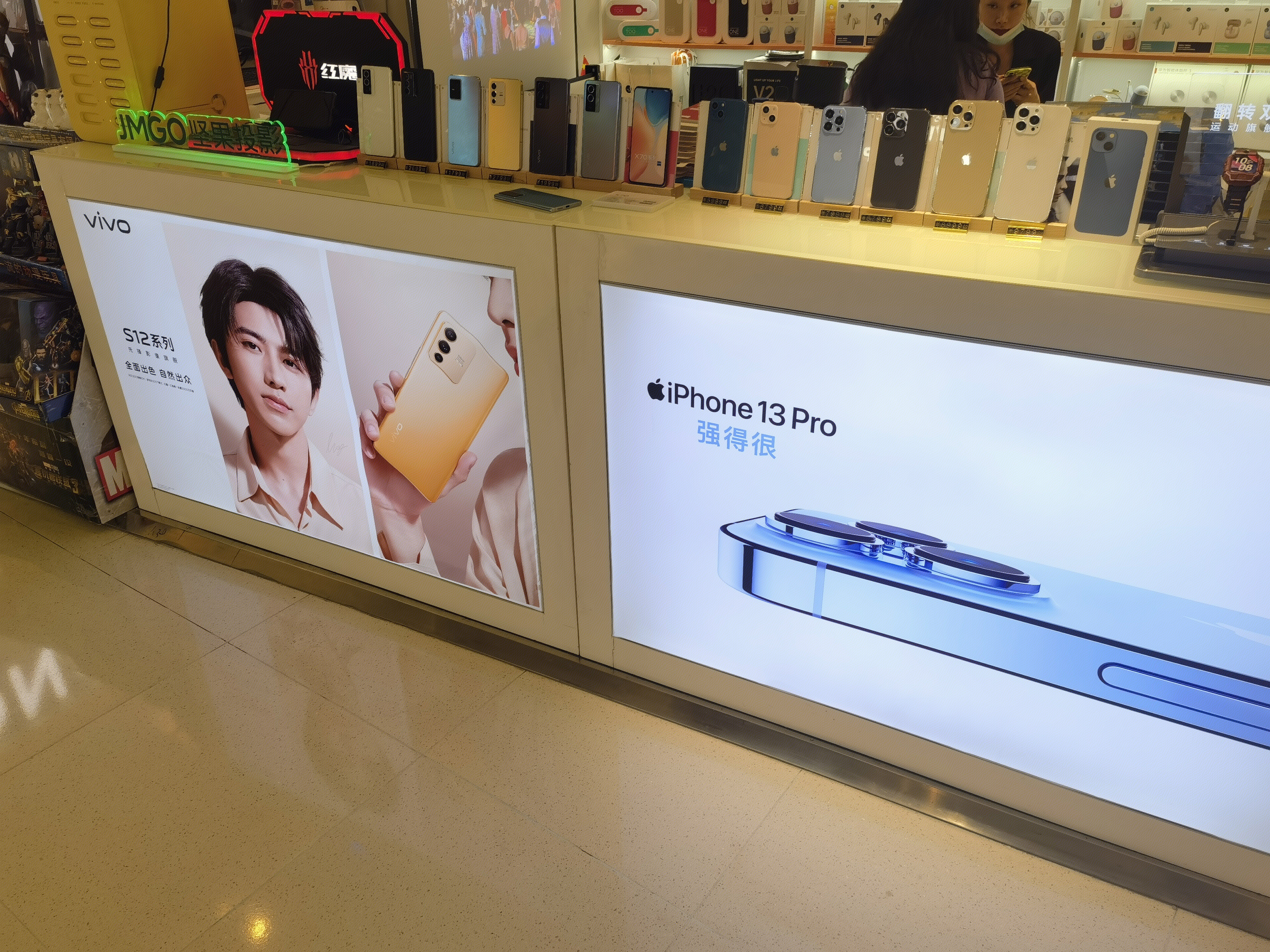手机柜台 vivo iphone 13 智能手机