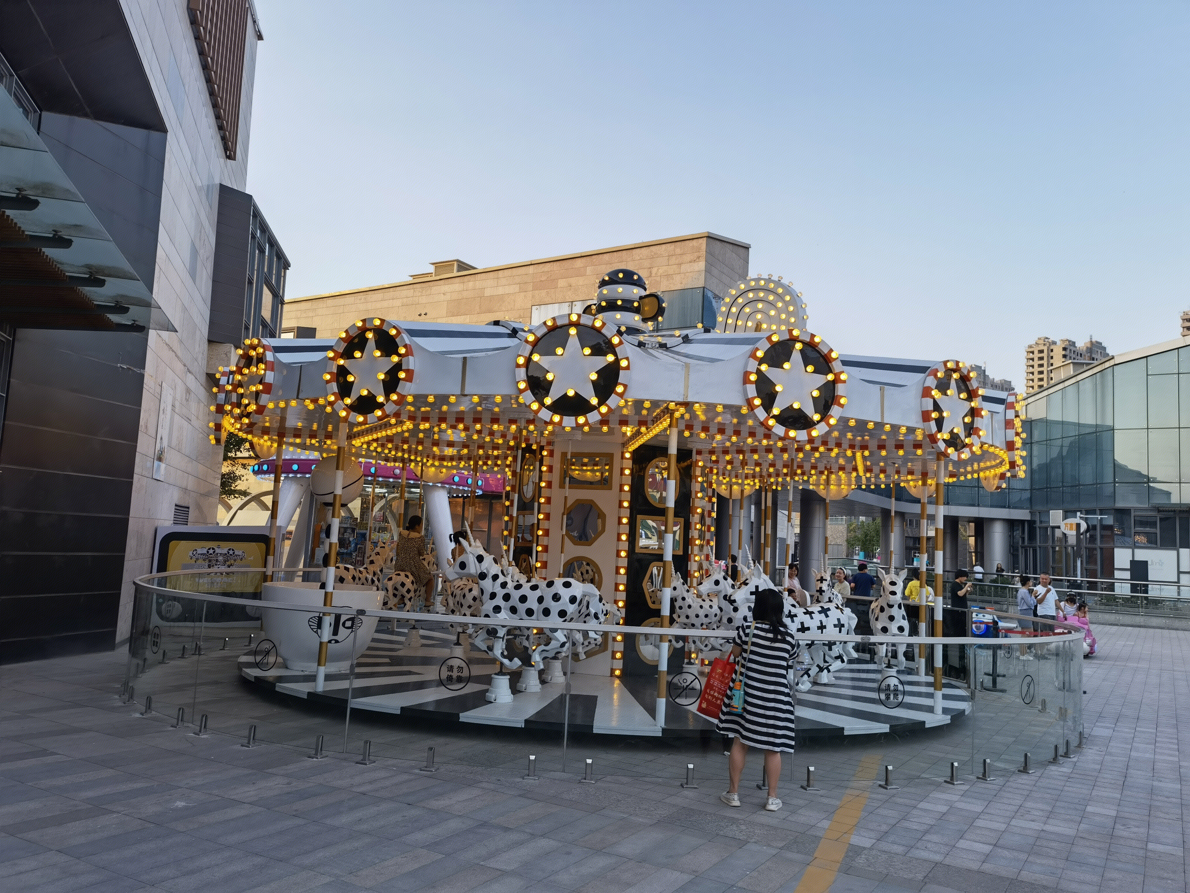 旋转木马 儿童游乐场 游乐设施