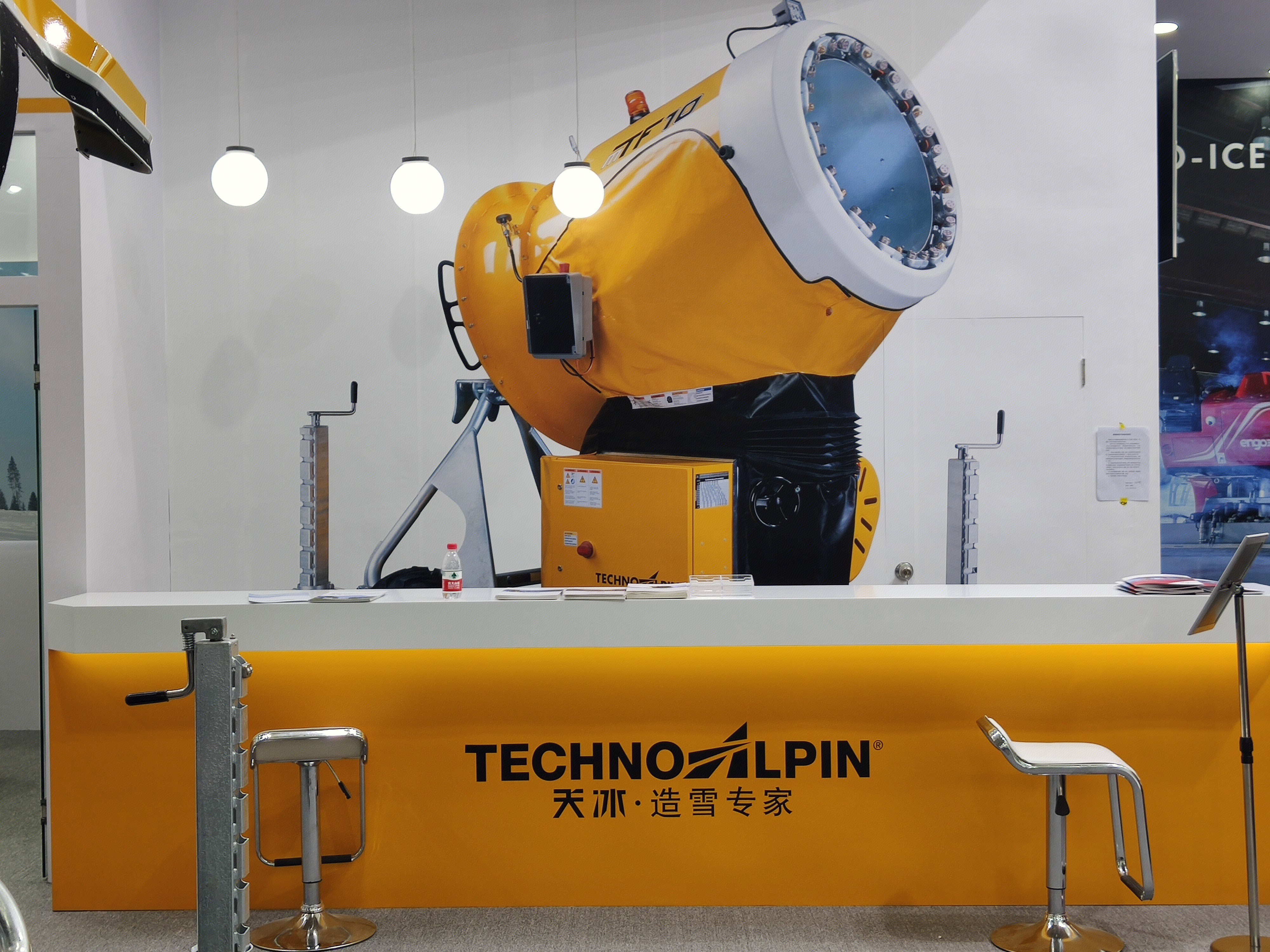 天冰  造雪车 造雪设备 造雪专家 滑雪