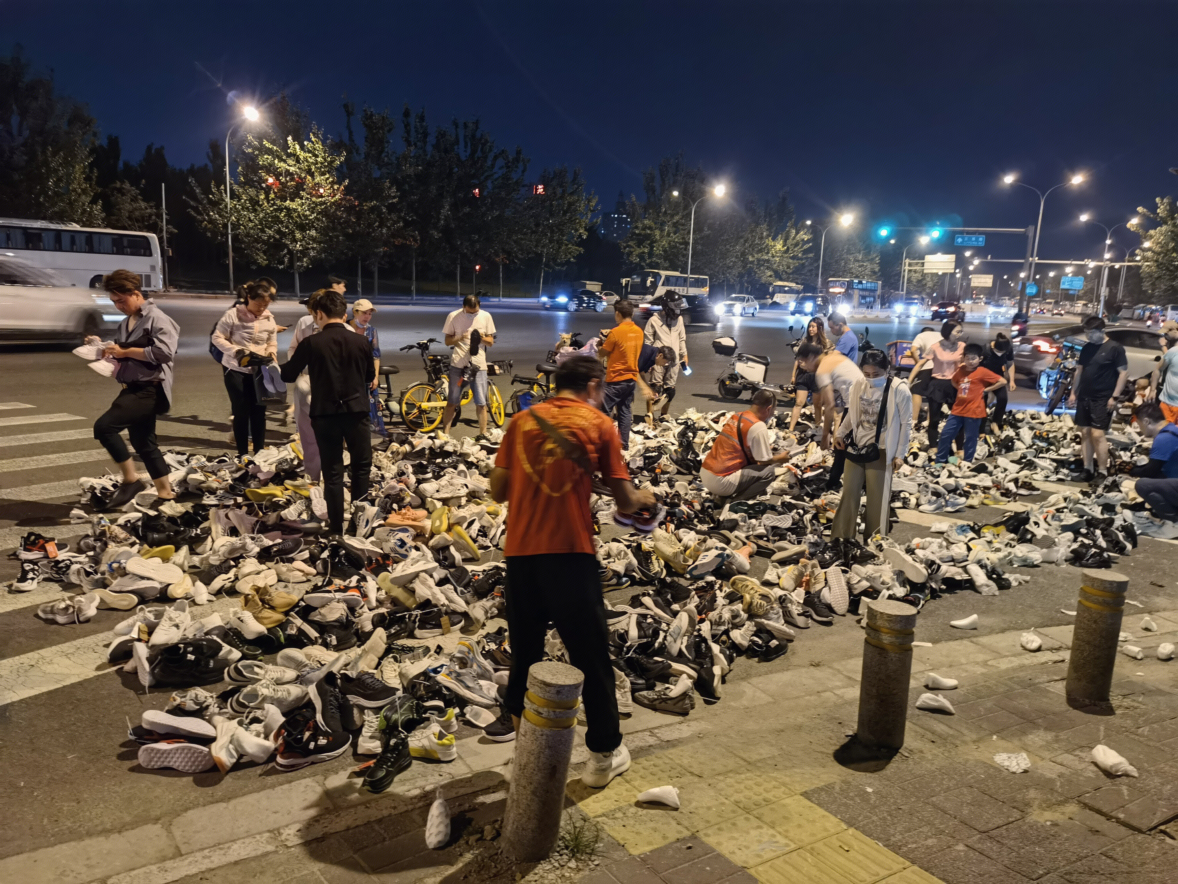 路边夜市 卖鞋 路边摊