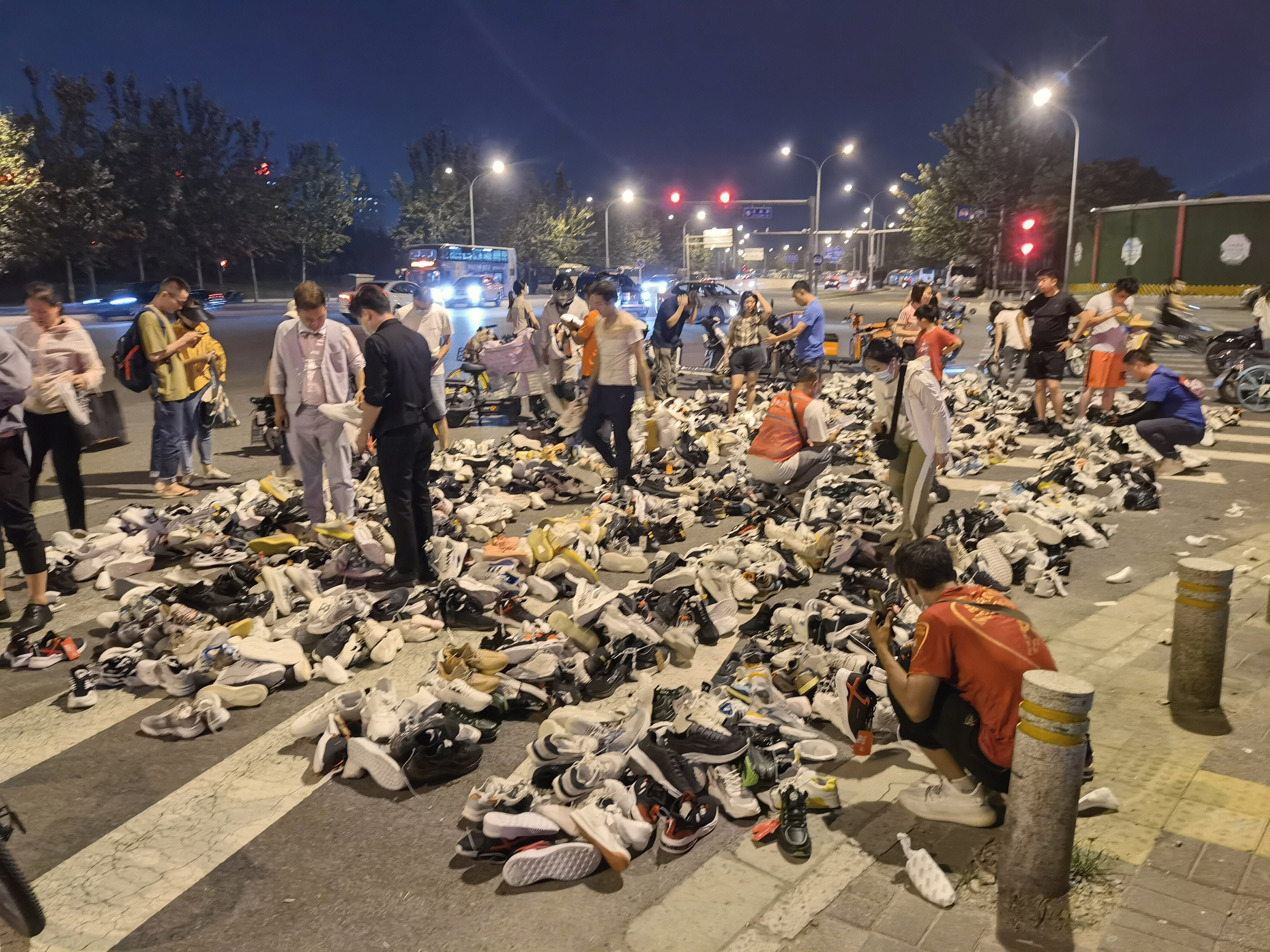 路边夜市 卖鞋 路边摊