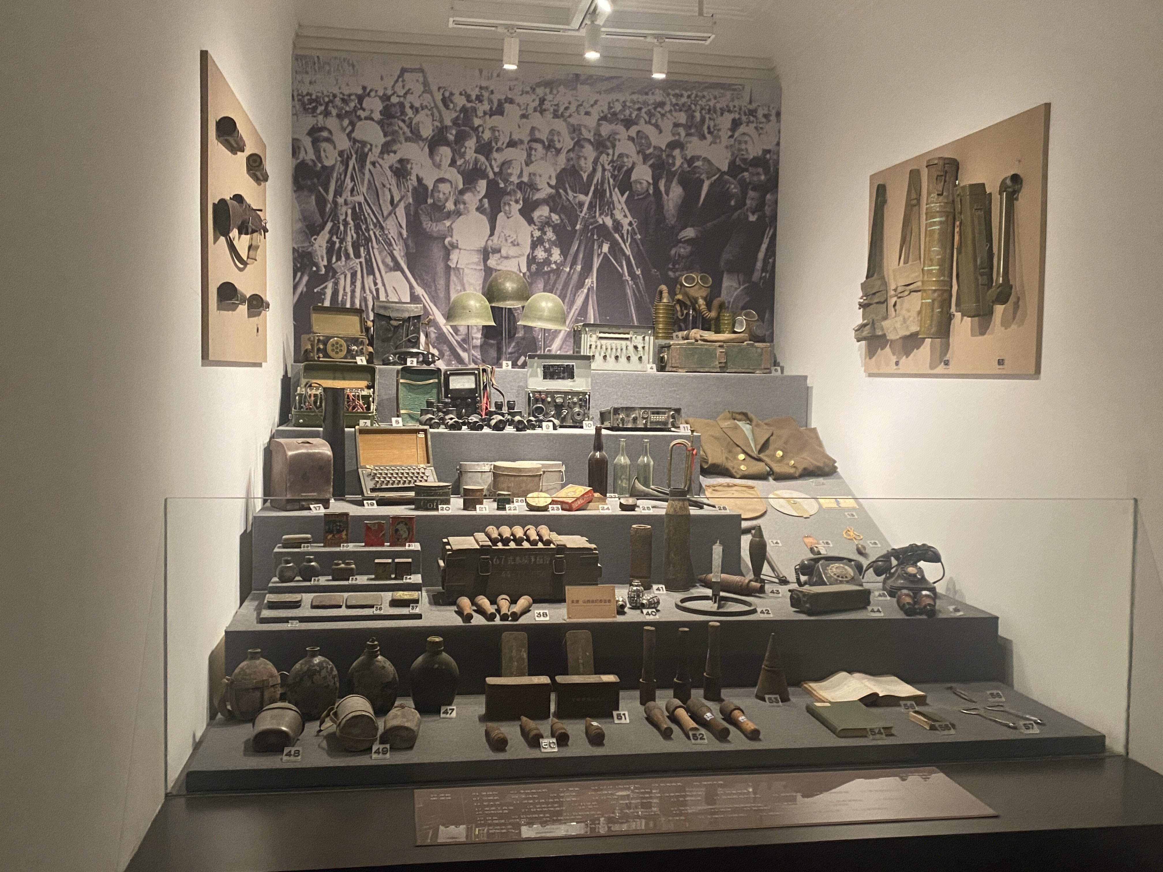 战争时期物件  手榴弹 水壶 兵器