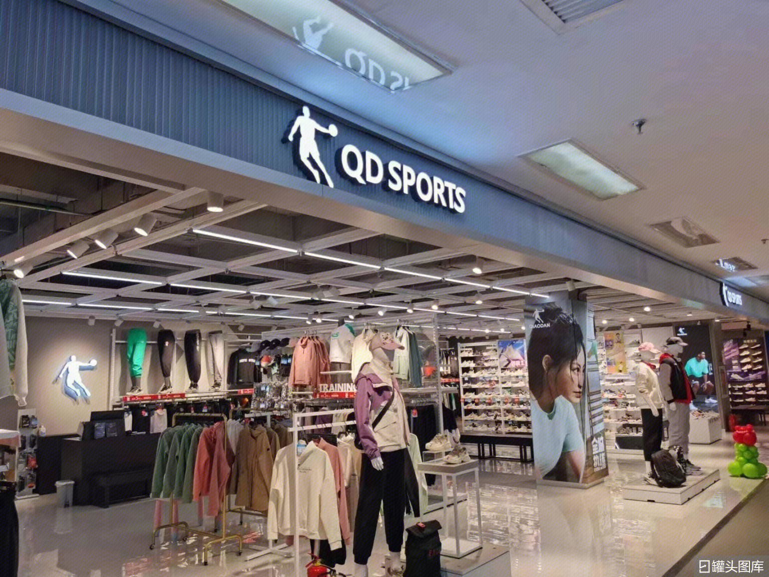 中国乔丹 体育运动用品 中乔体育-罐头图库