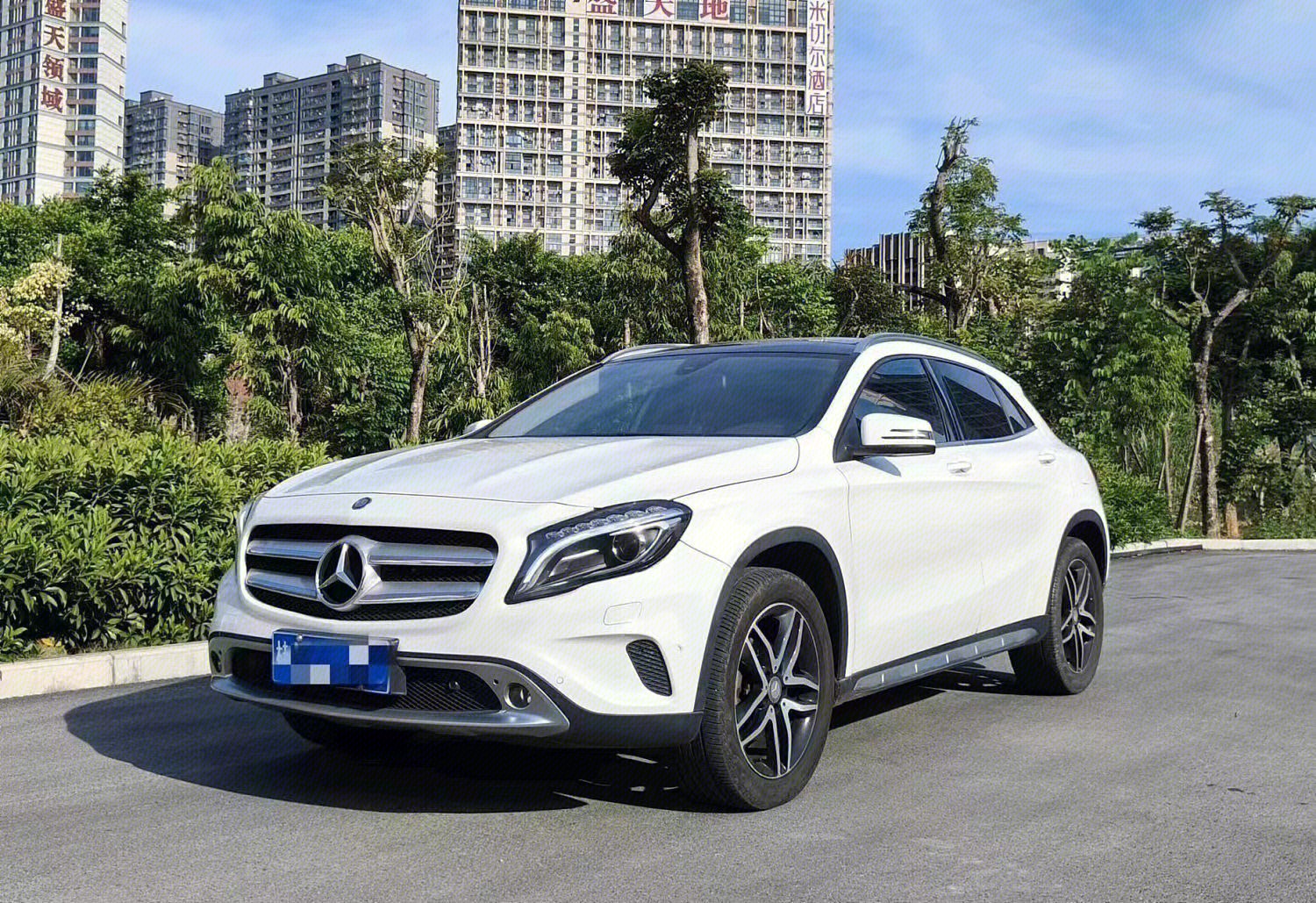 奔驰汽车 白色汽车 小型越野