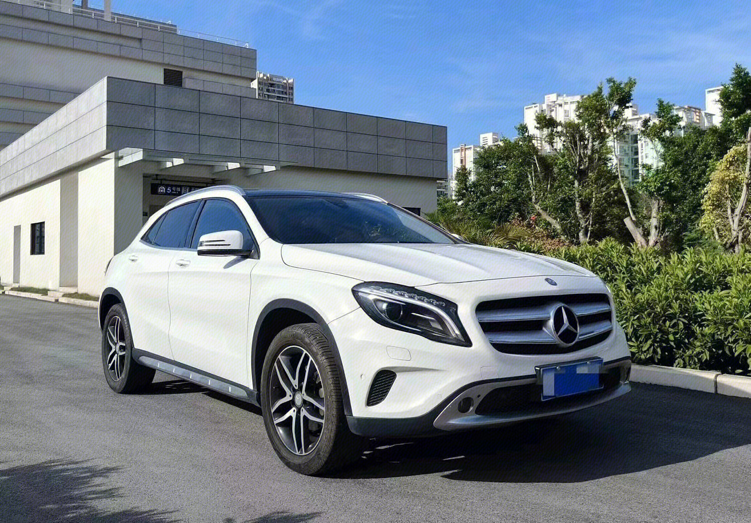 汽车 箱货车 火车白色