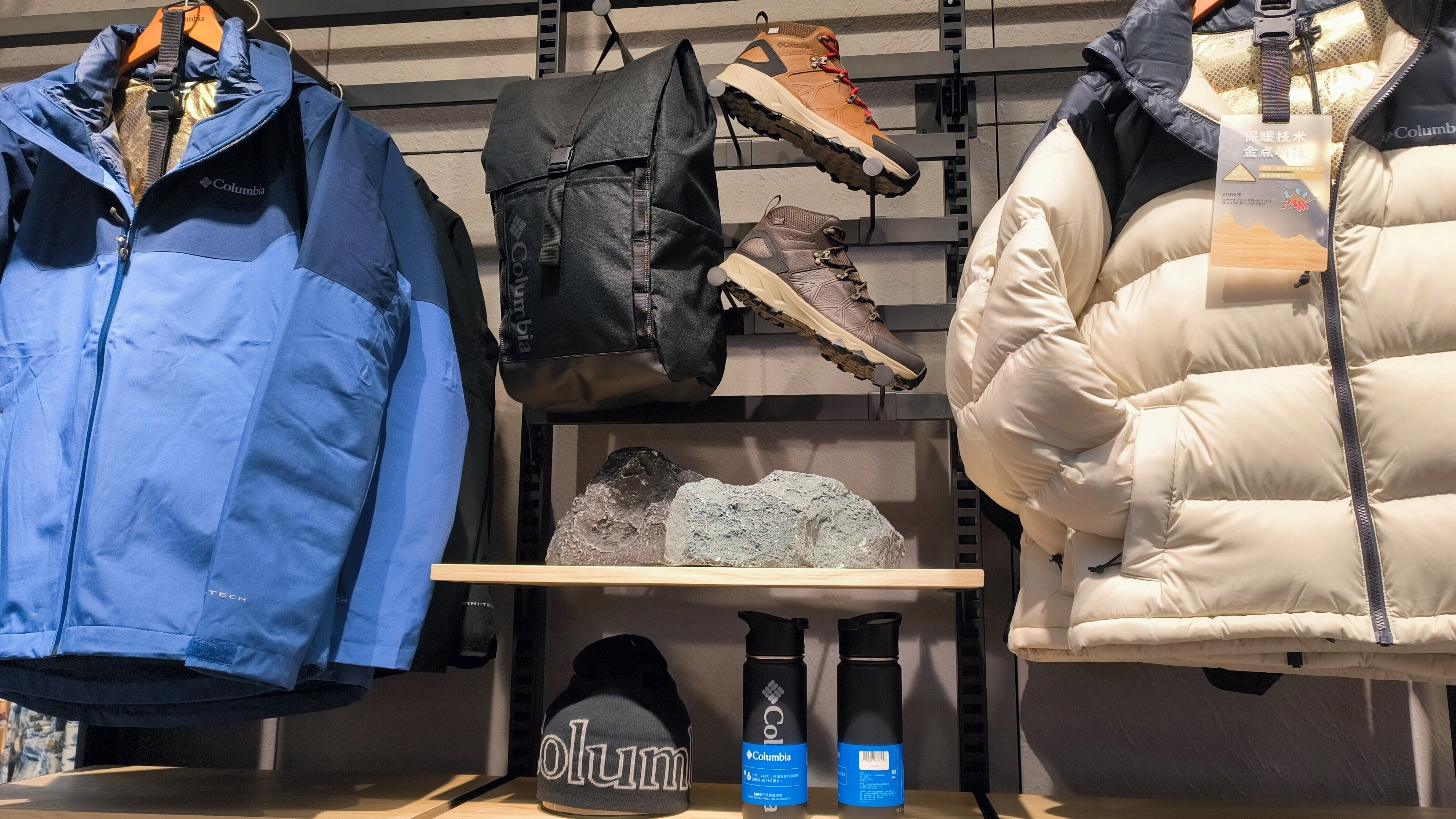 哥伦比亚户外服装品牌 COLUMBIA 冬装 羽绒服