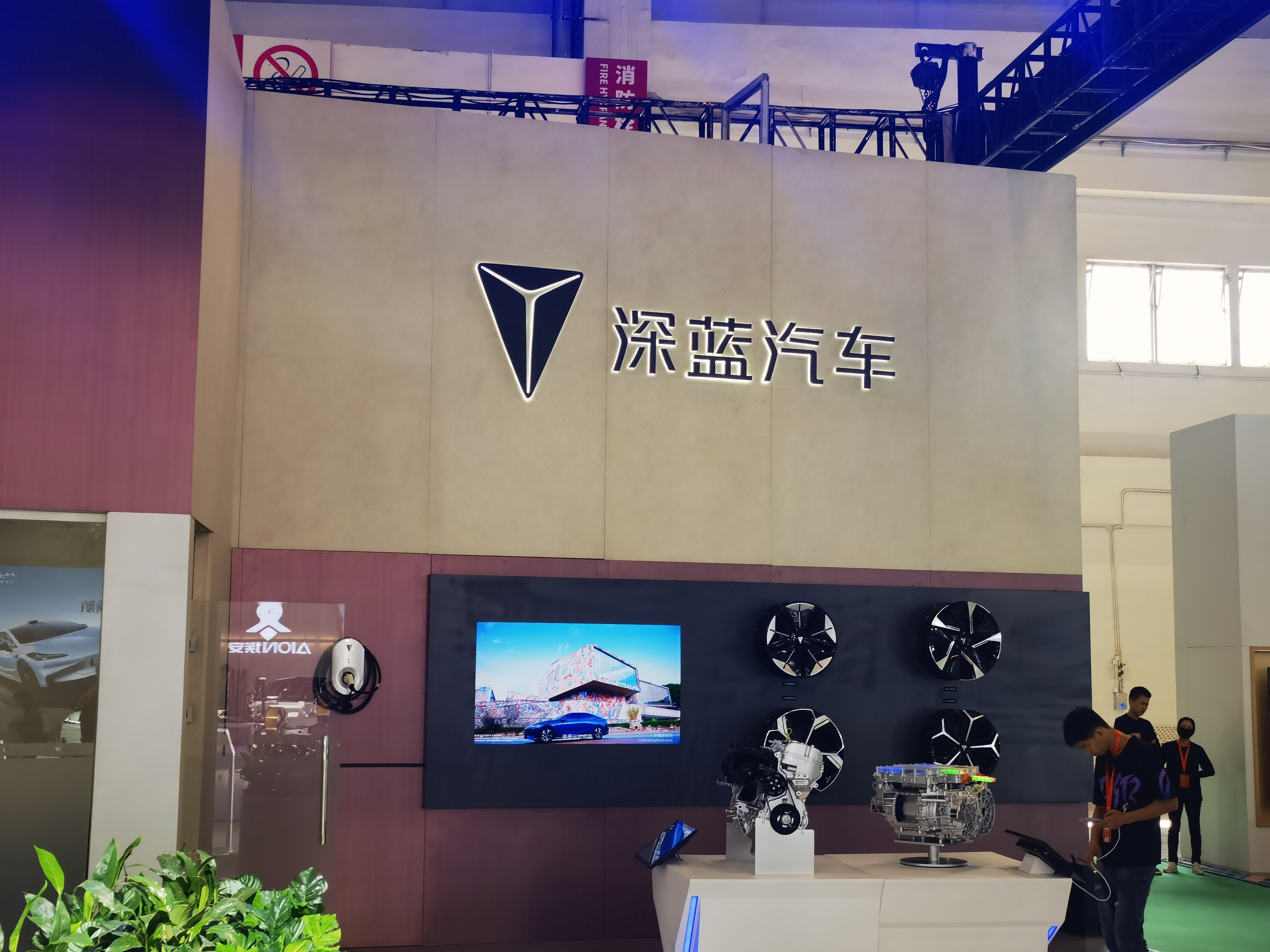 深蓝汽车 汽车轮毂 汽车展