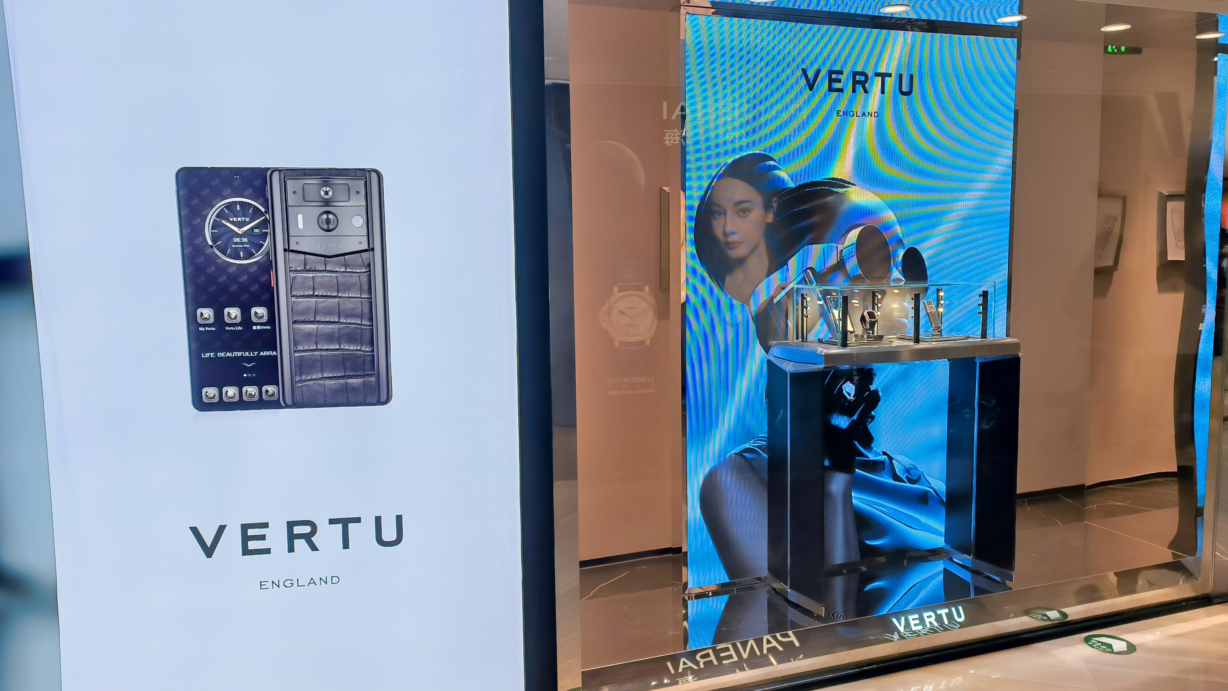 VERTU 威图 奢华手机品牌 手机 手表展示柜