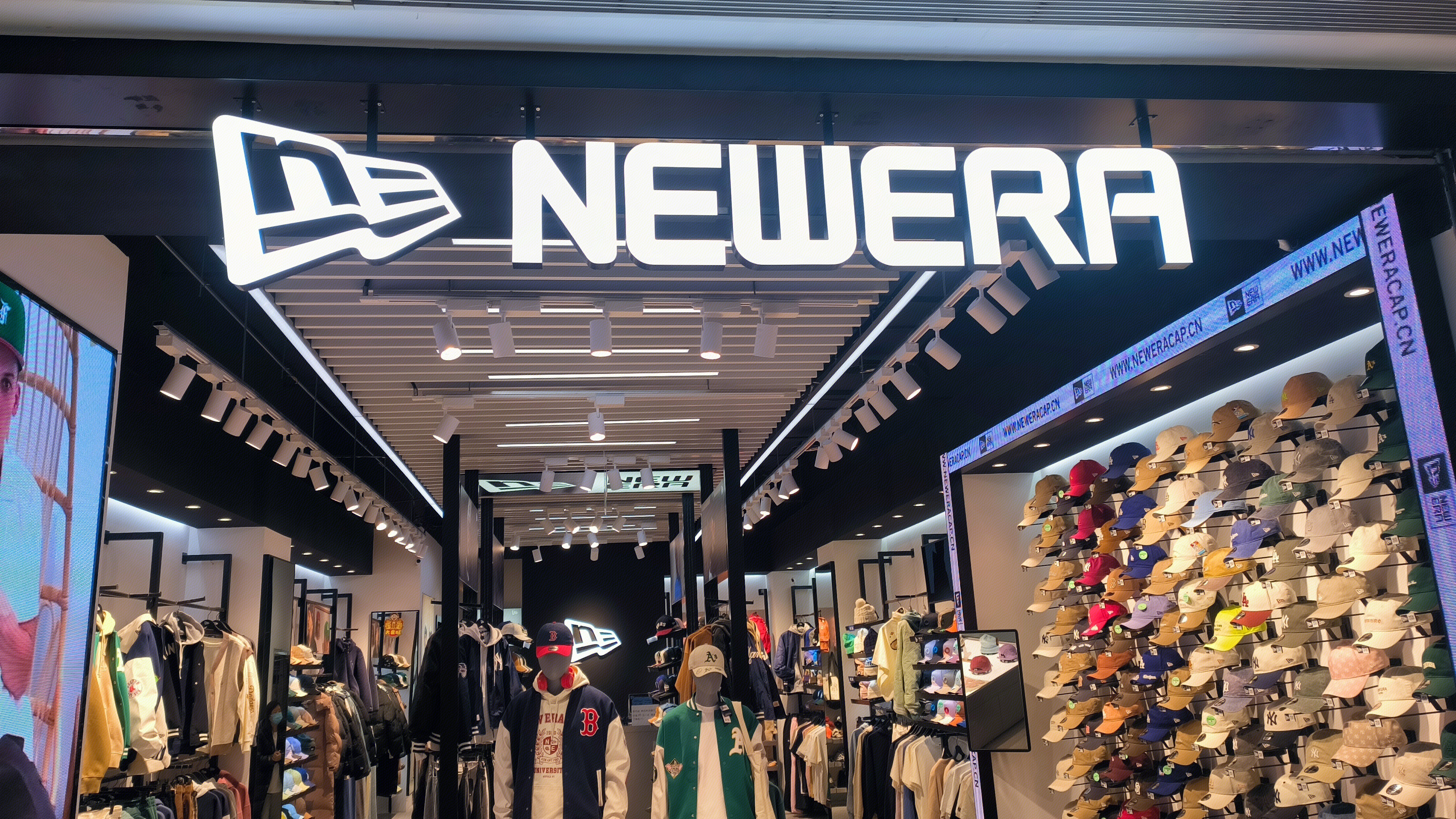 NEWERA 纽亦华 帽饰品牌 服装服饰零售店