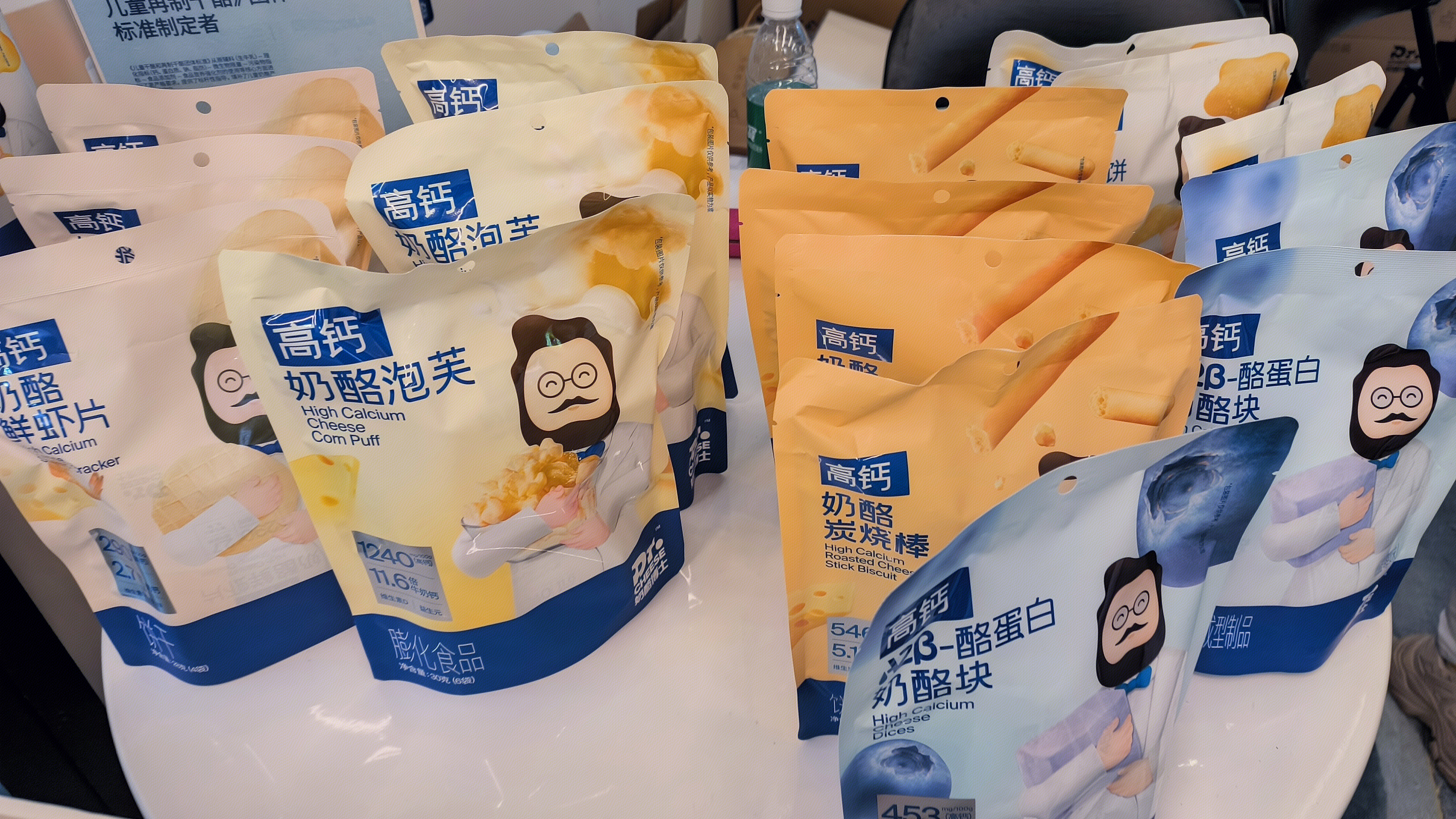 高钙奶老泡芙 膨化食品 休闲零食 饼干