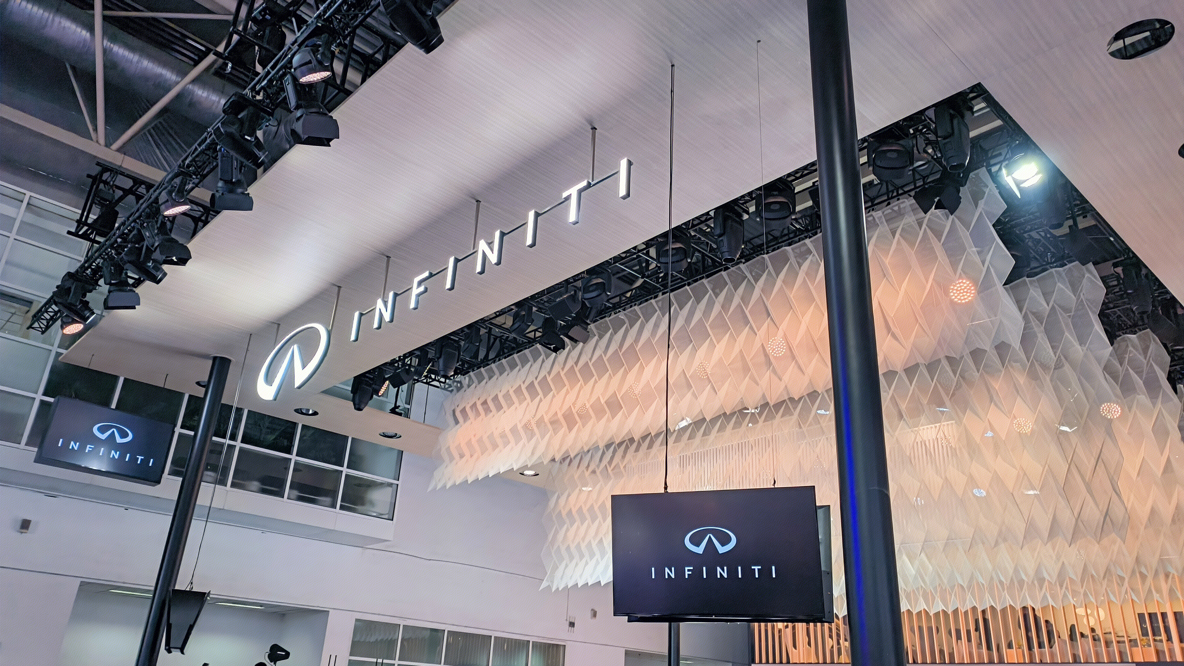 INFINITI 英菲尼迪 豪华车品牌