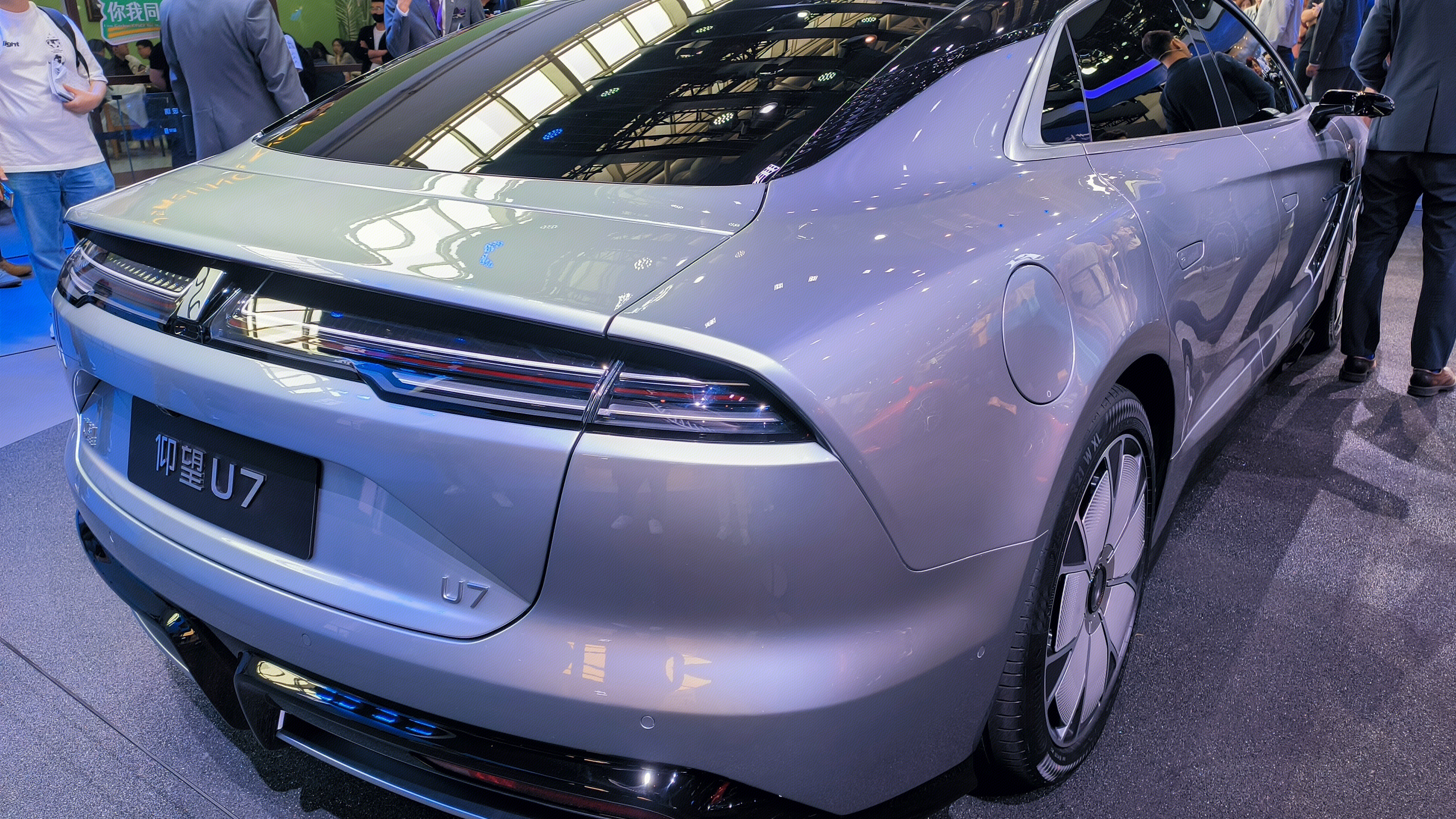 比亚迪 BYD 仰望U7 新能源旗舰轿车 比亚迪车展