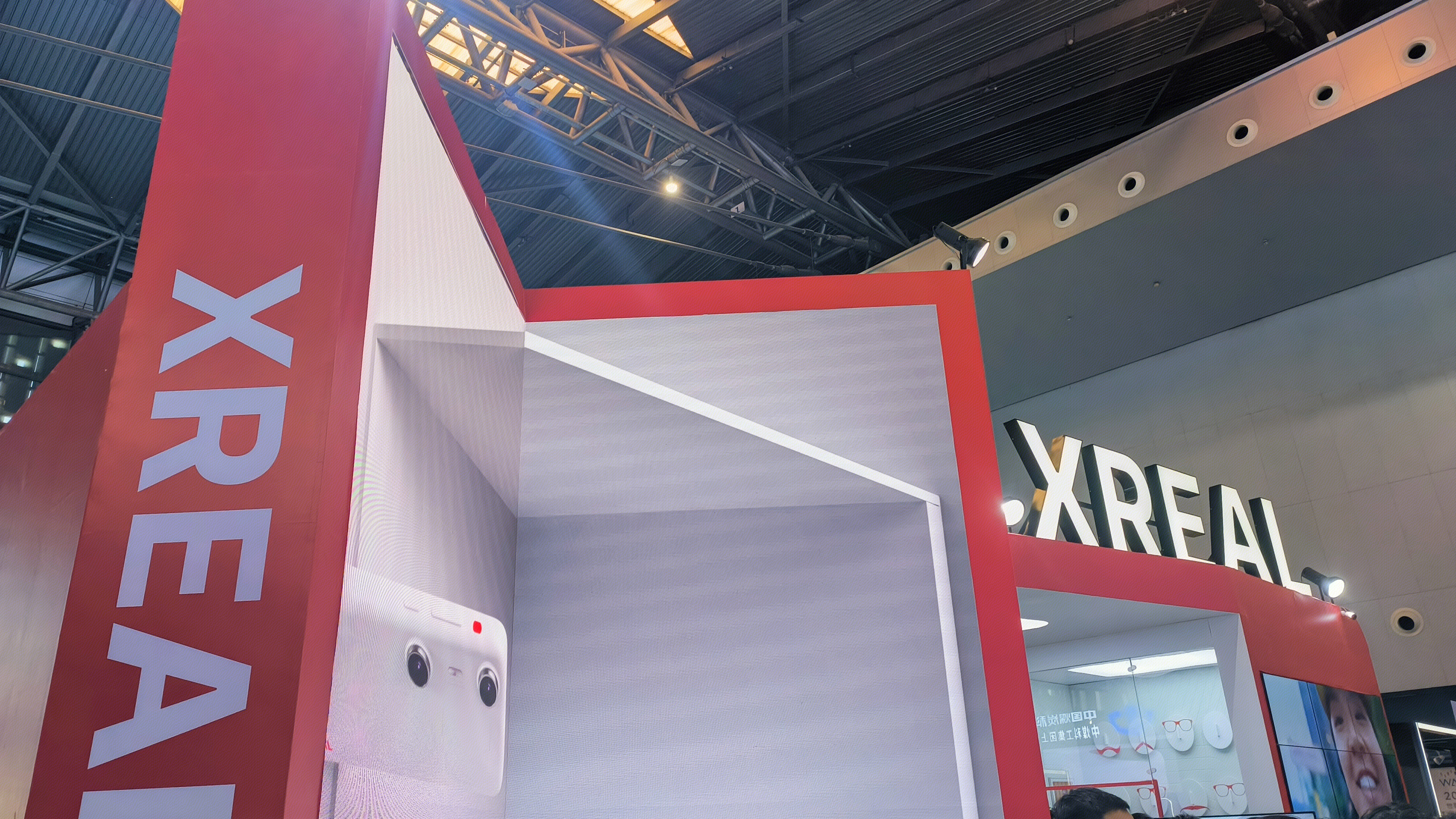 加持 XREAL 智能眼镜