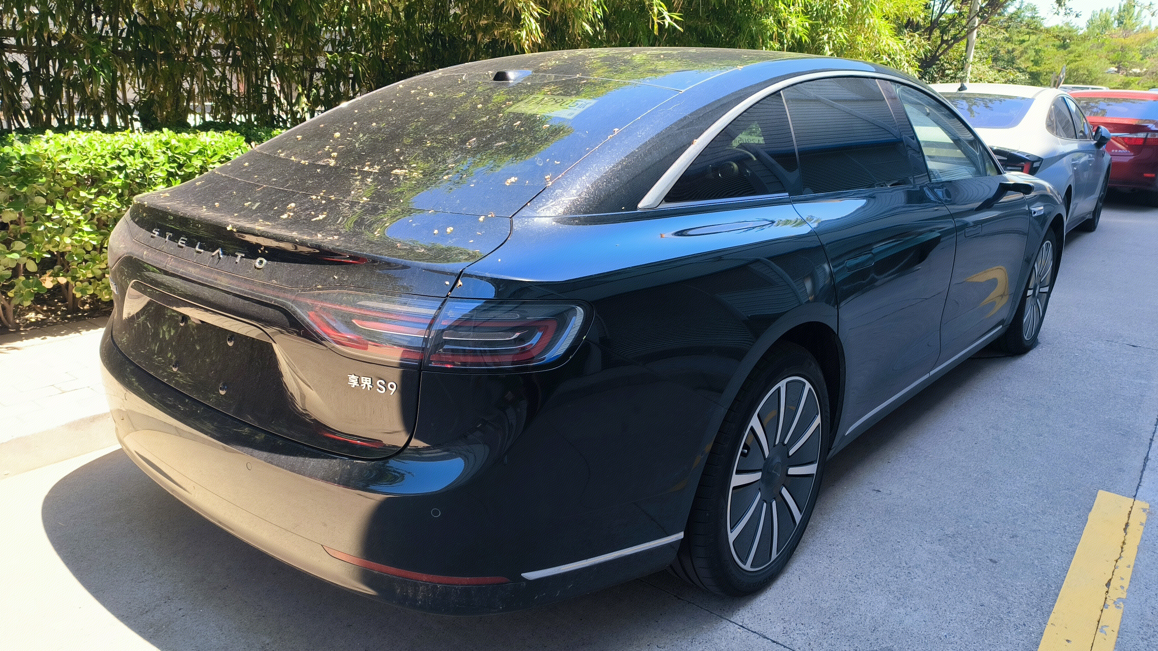 北汽新能源 享界S9 STELATO 华彰牌 高端行政级轿车 汽车
