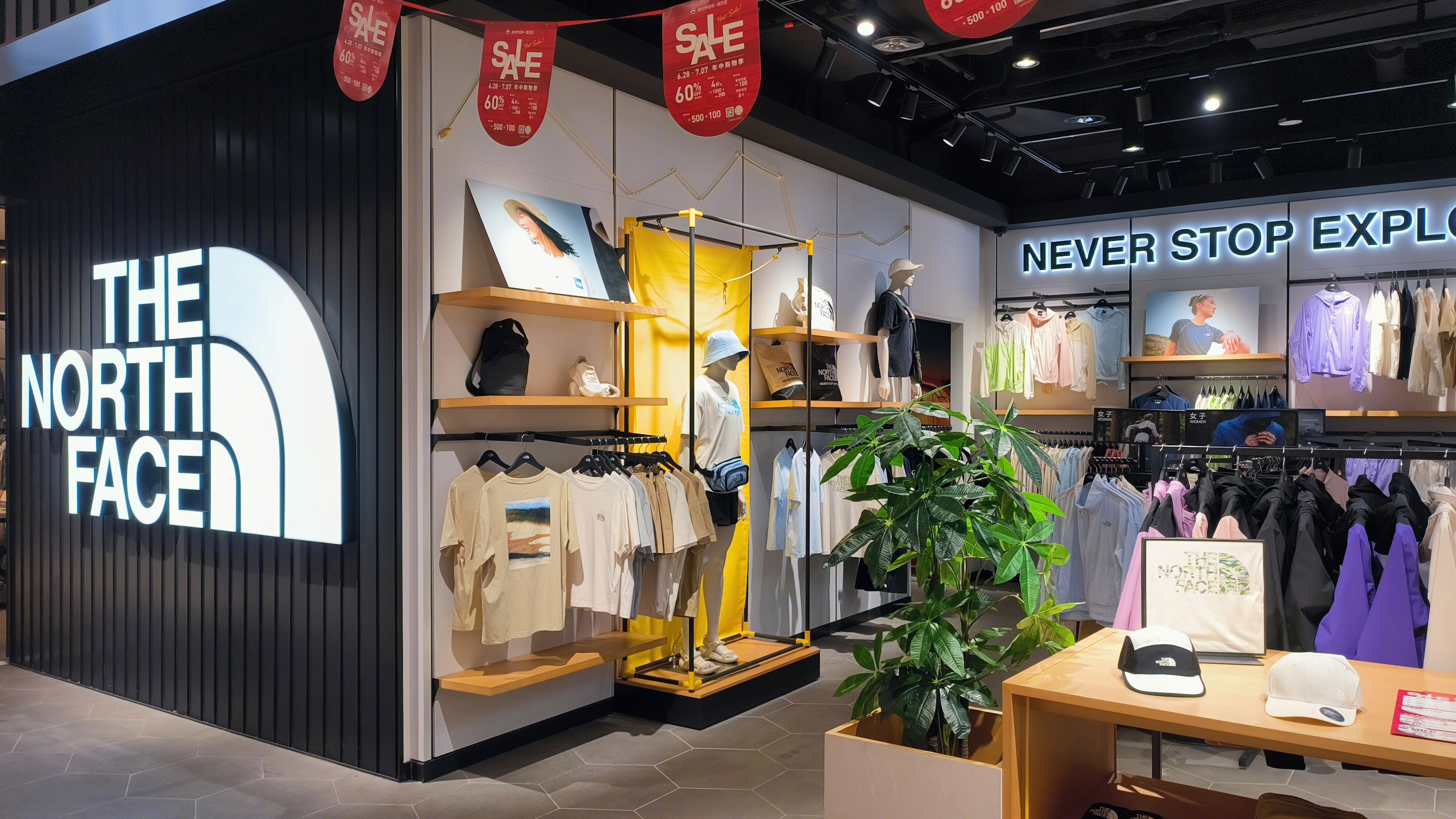 THE NORTH FACE 北面 品牌服饰零售店 品牌服装零售店