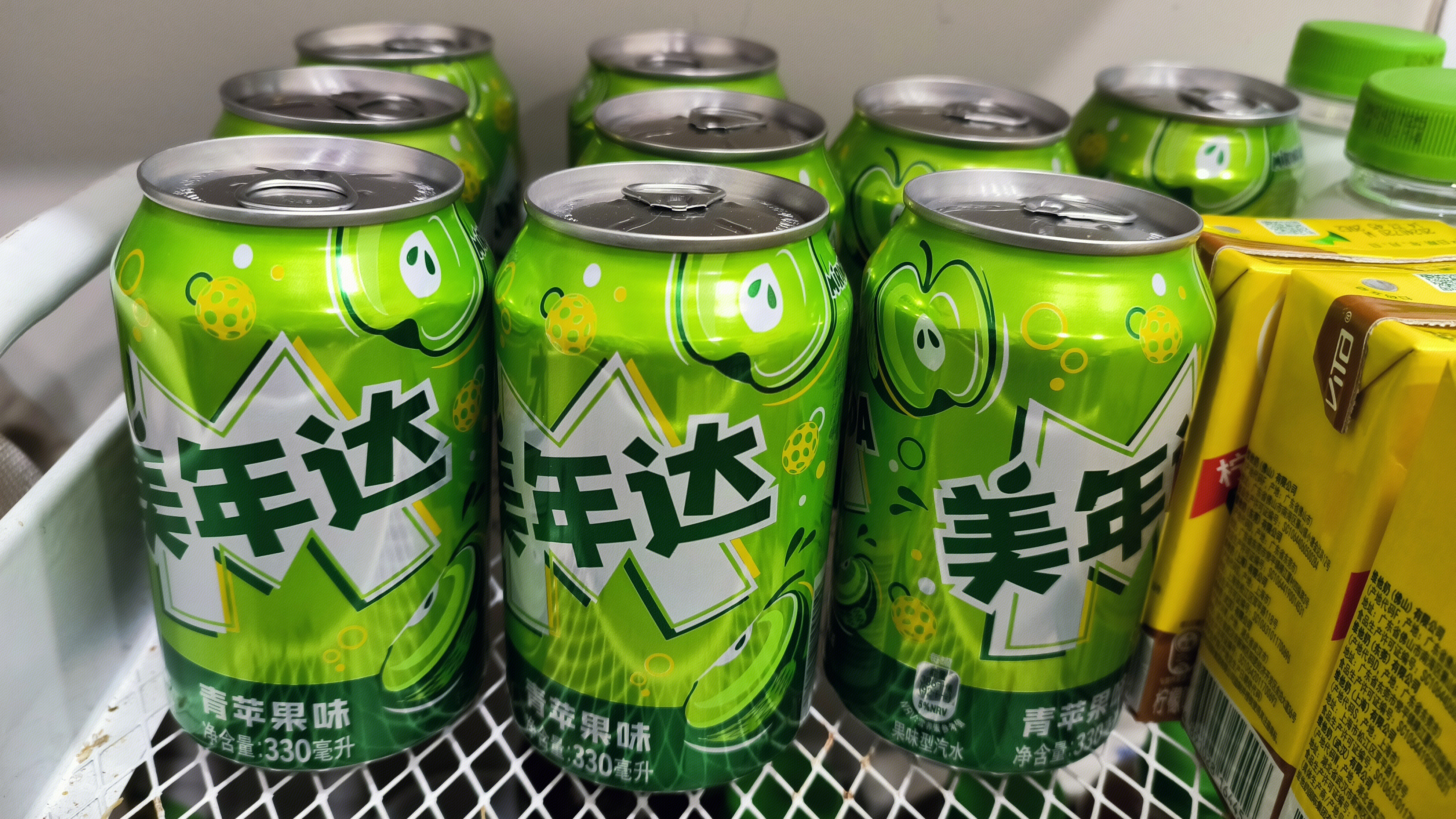 美年达 汽水 饮料 碳酸饮料 青苹果味汽水